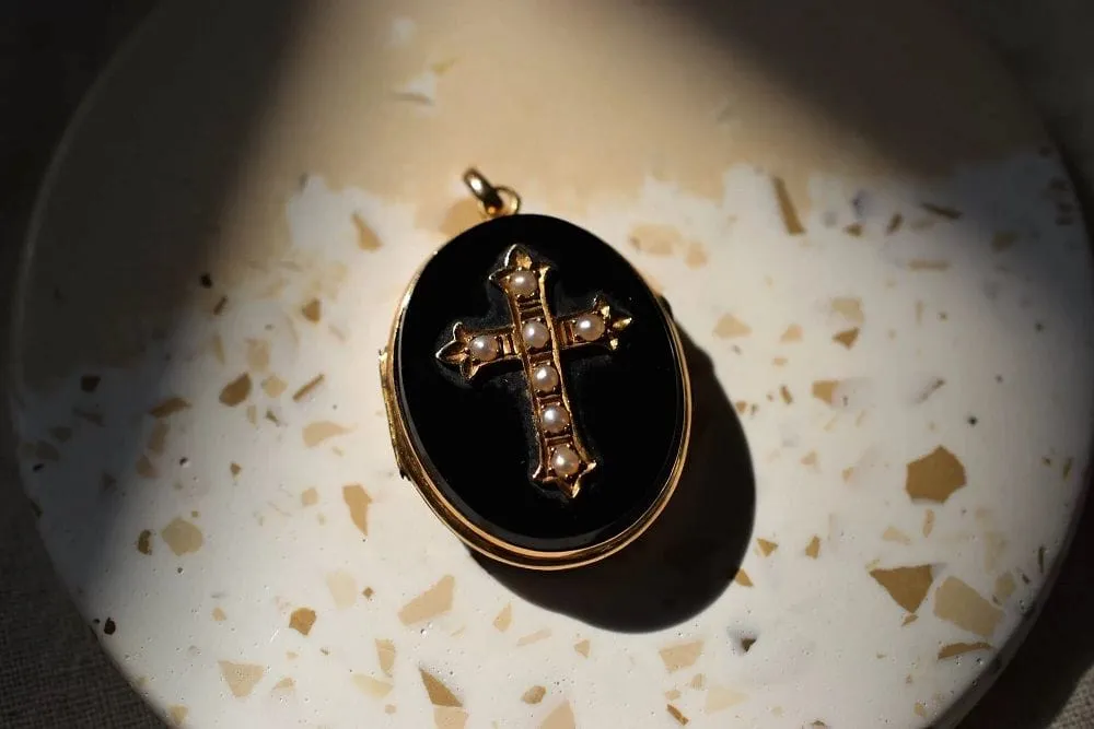 Pendentif croix ouvrant Onyx & demi perles sold by 58 Facettes product image thumbnail 2