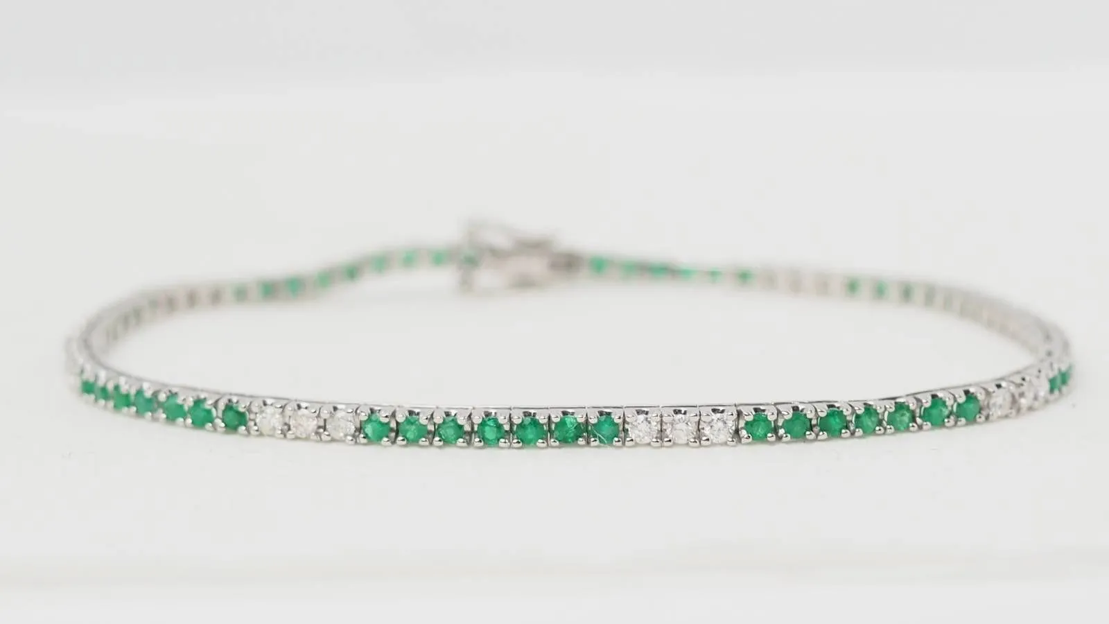 Bracelet émeraudes et diamants sold by 58 Facettes product image thumbnail 4