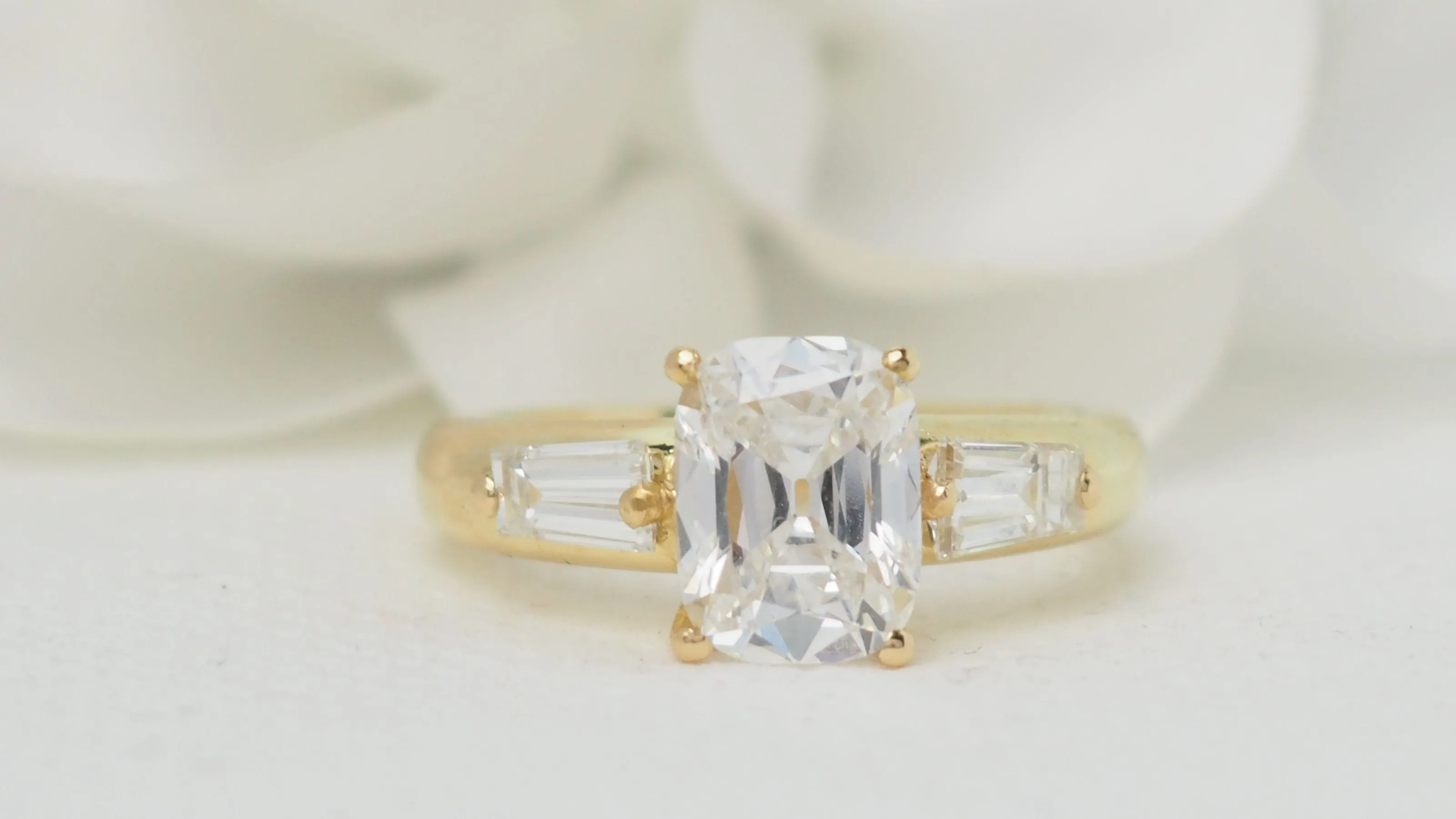 Bague diamant coussin 2cts sold by 58 Facettes product image thumbnail 3