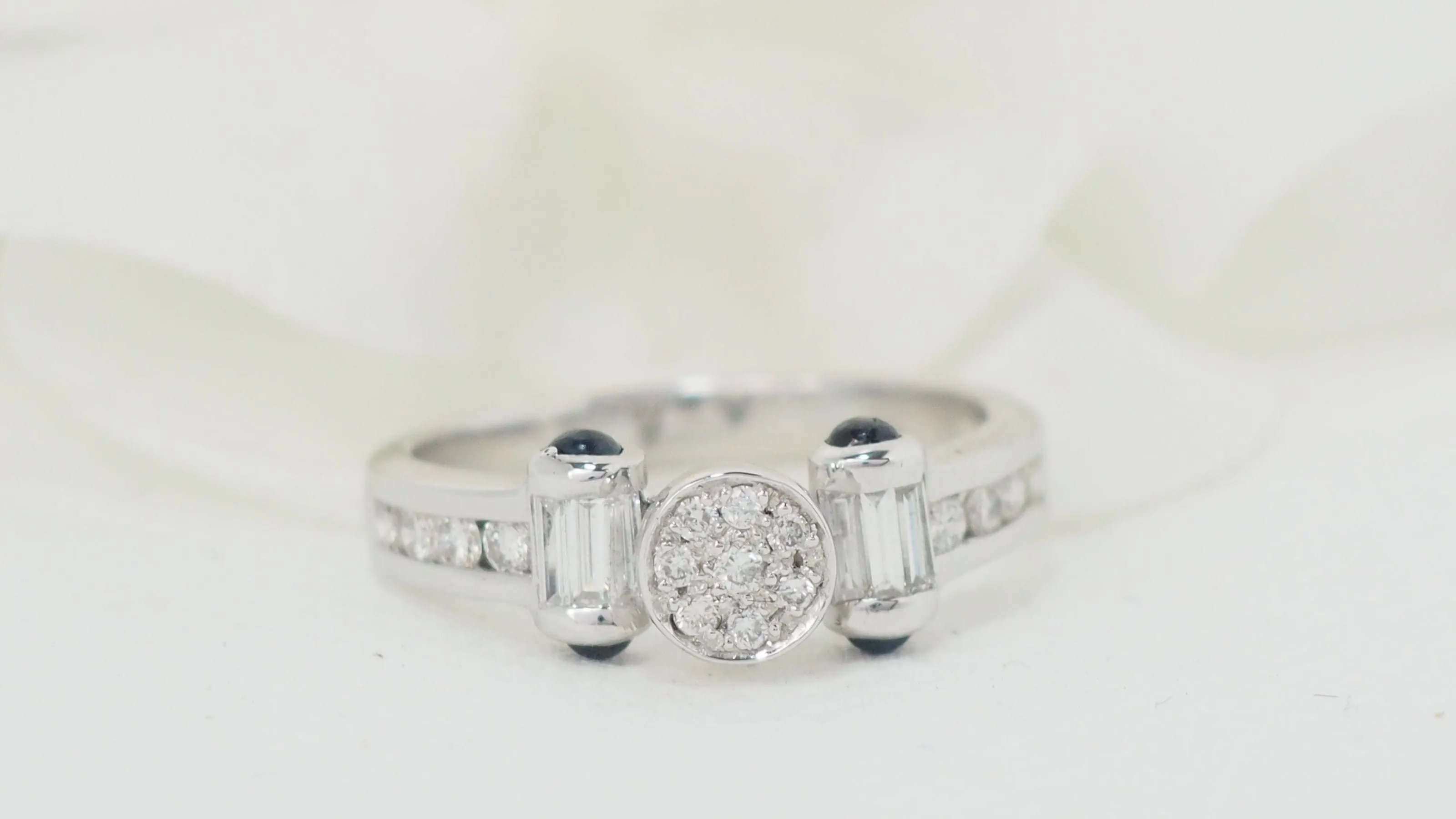 Bague diamants et saphirs taille cabochon sold by 58 Facettes product image thumbnail 5