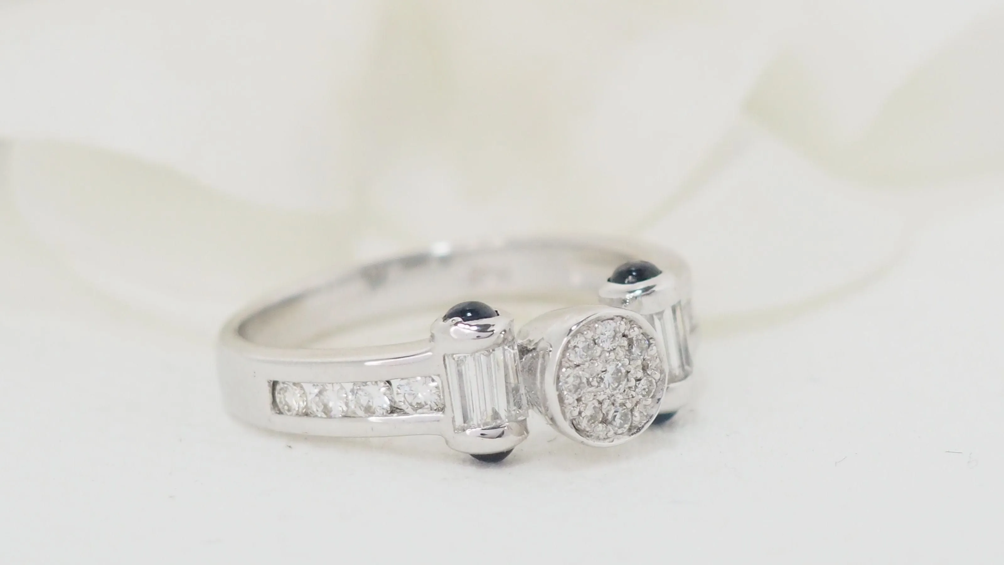 Bague diamants et saphirs taille cabochon sold by 58 Facettes product image thumbnail 3