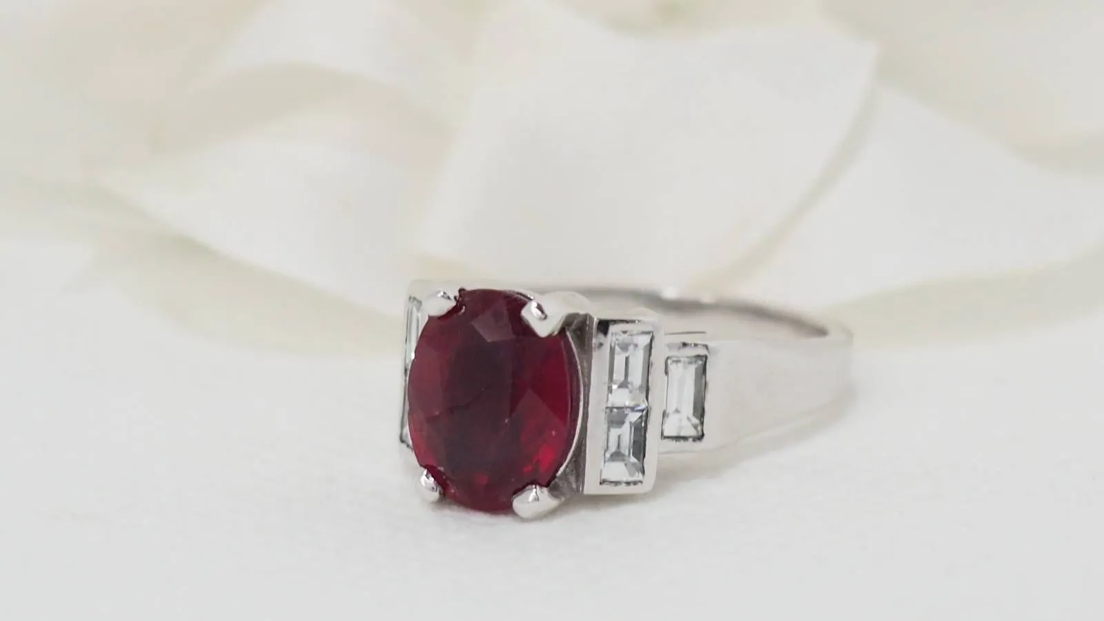 Bague or blanc rubis diamants sold by 58 Facettes product image thumbnail 4