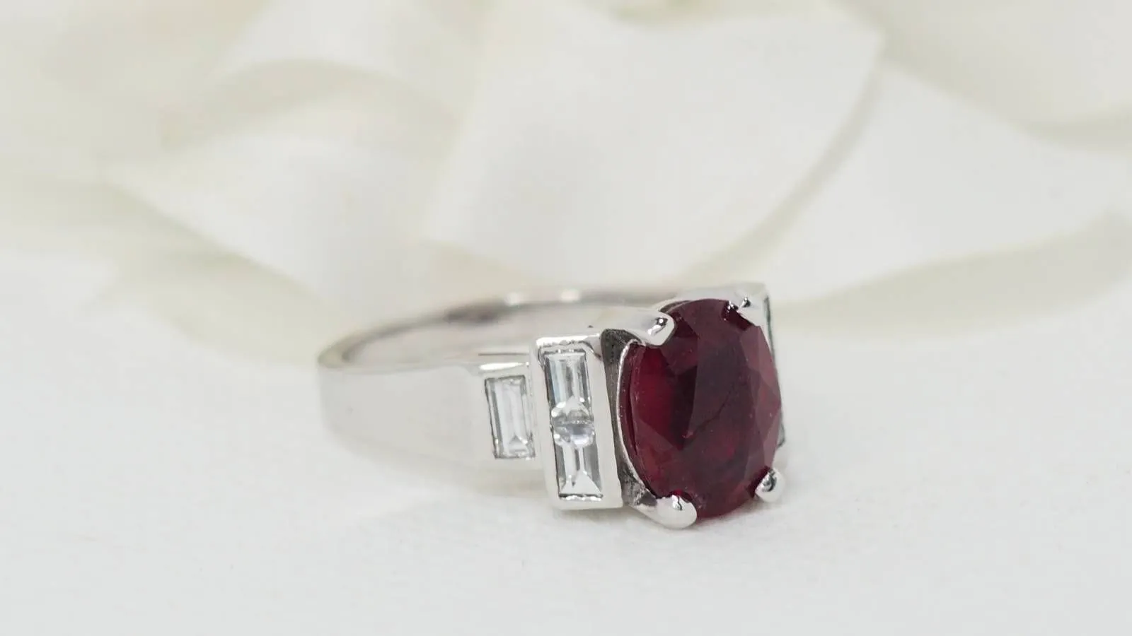 Bague or blanc rubis diamants sold by 58 Facettes product image thumbnail 3