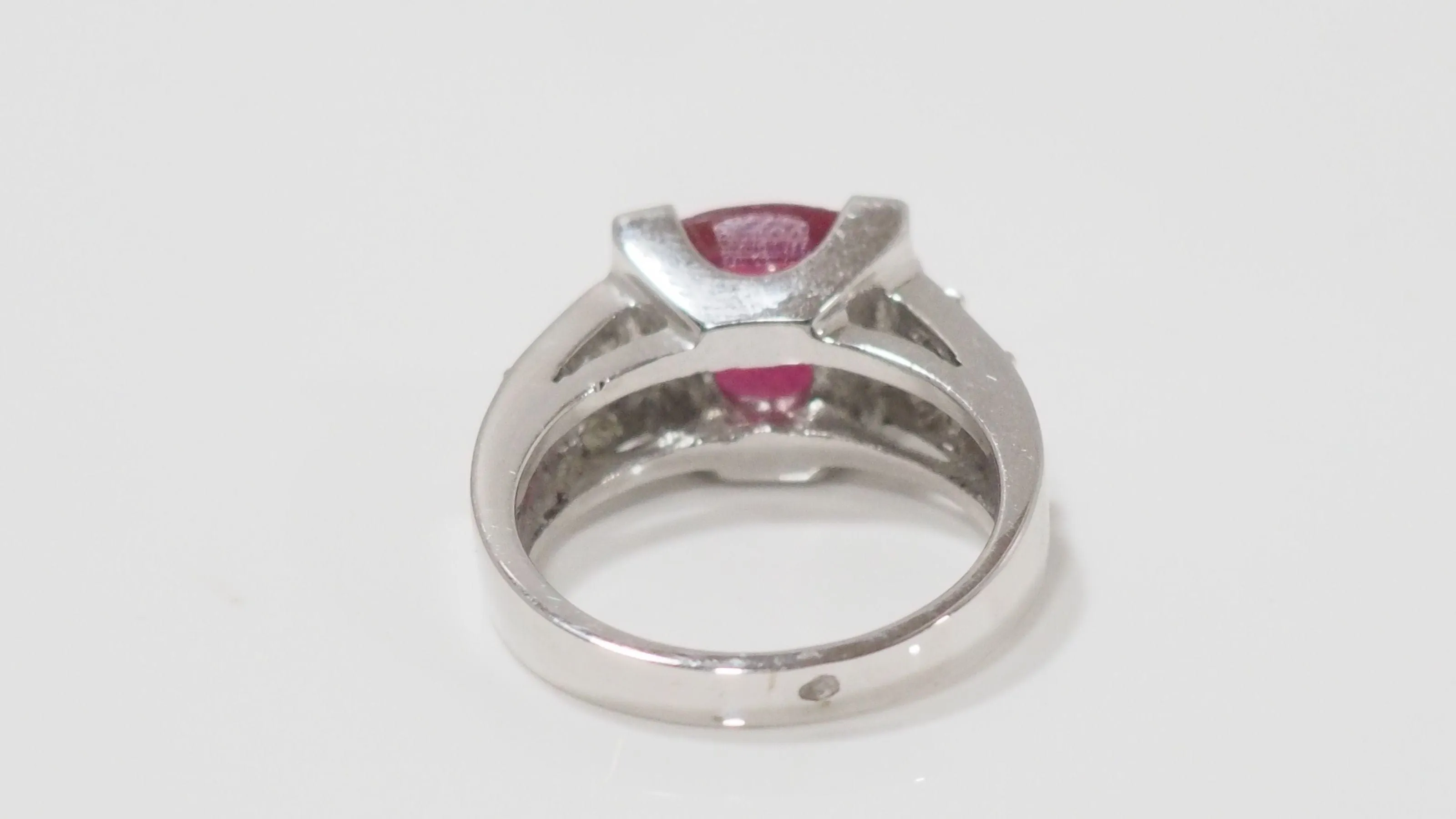 Bague en Or Blanc Rubis & Diamants sold by 58 Facettes product image thumbnail 4