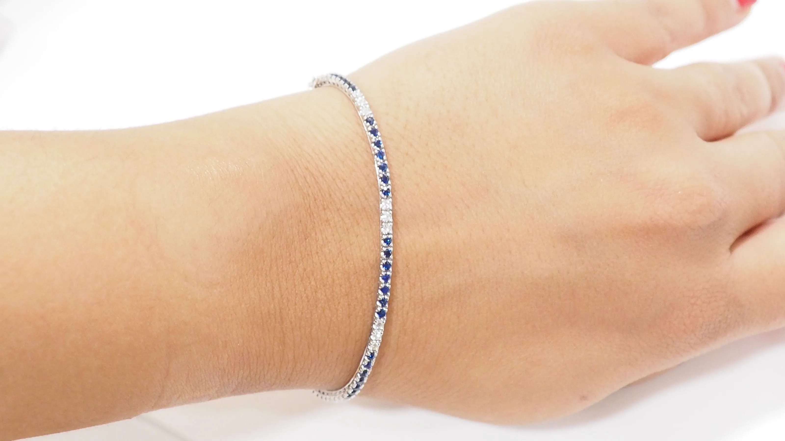 Bracelet en or blanc saphirs et diamants sold by 58 Facettes product image thumbnail 3