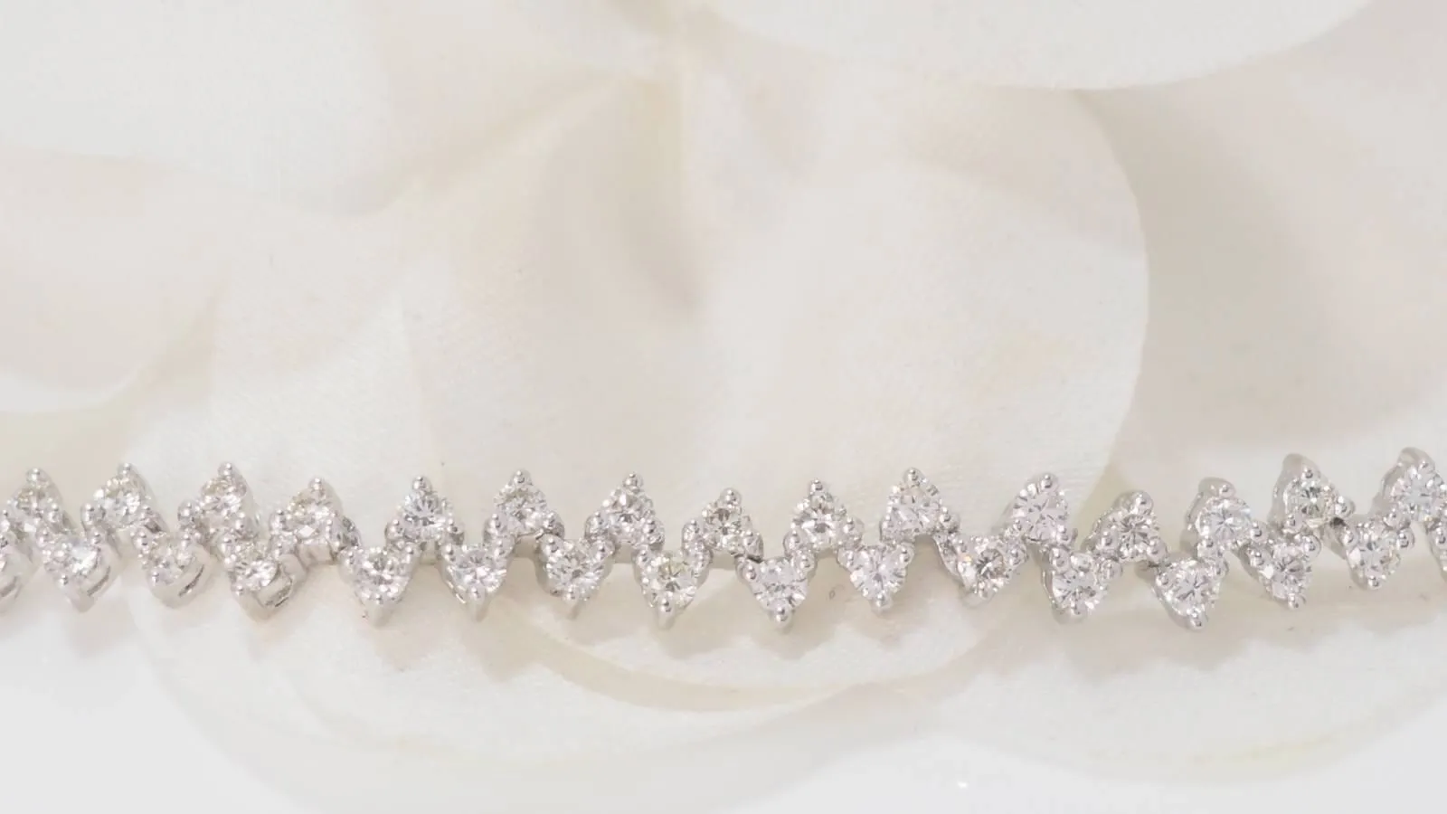Bracelet rivière en or blanc et diamants sold by 58 Facettes product image thumbnail 4