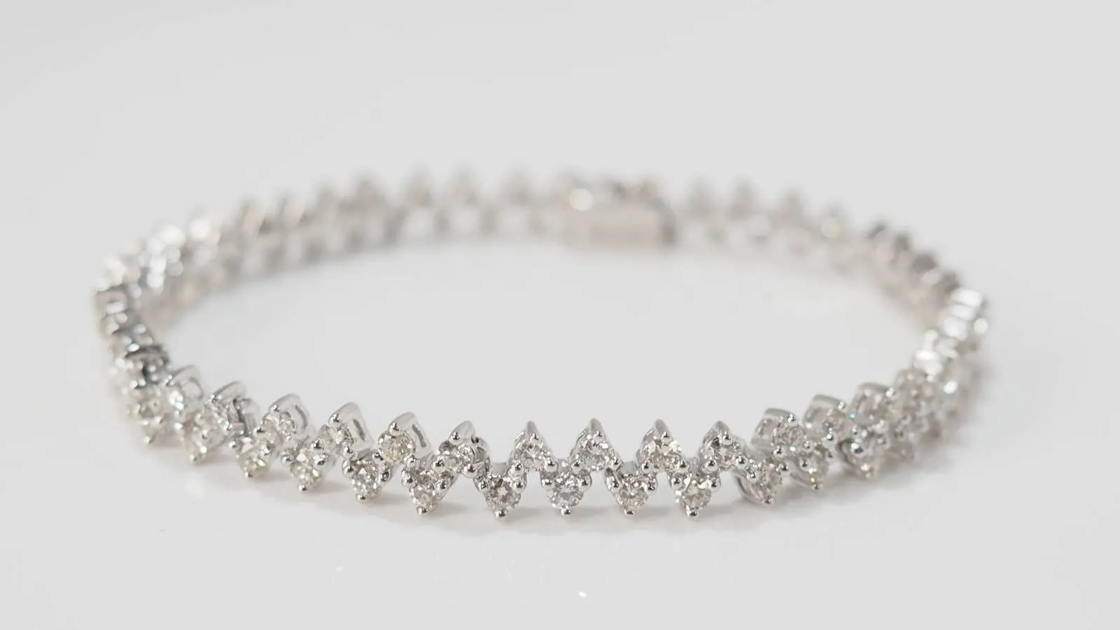 Bracelet rivière en or blanc et diamants sold by 58 Facettes product image thumbnail 3