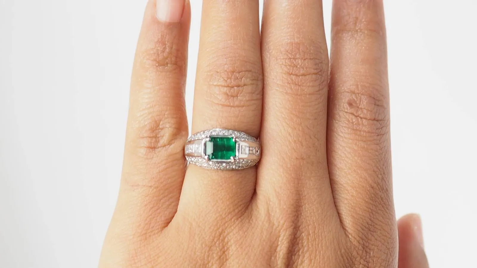 Bague jonc émeraude et diamants sold by 58 Facettes product image thumbnail 2