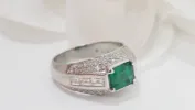 Bague jonc émeraude et diamants sold by 58 Facettes