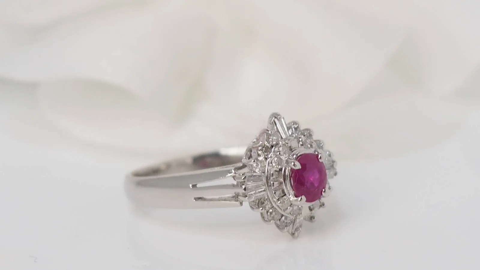 Bague rubis ovale certifié et diamants sold by 58 Facettes product image thumbnail 4