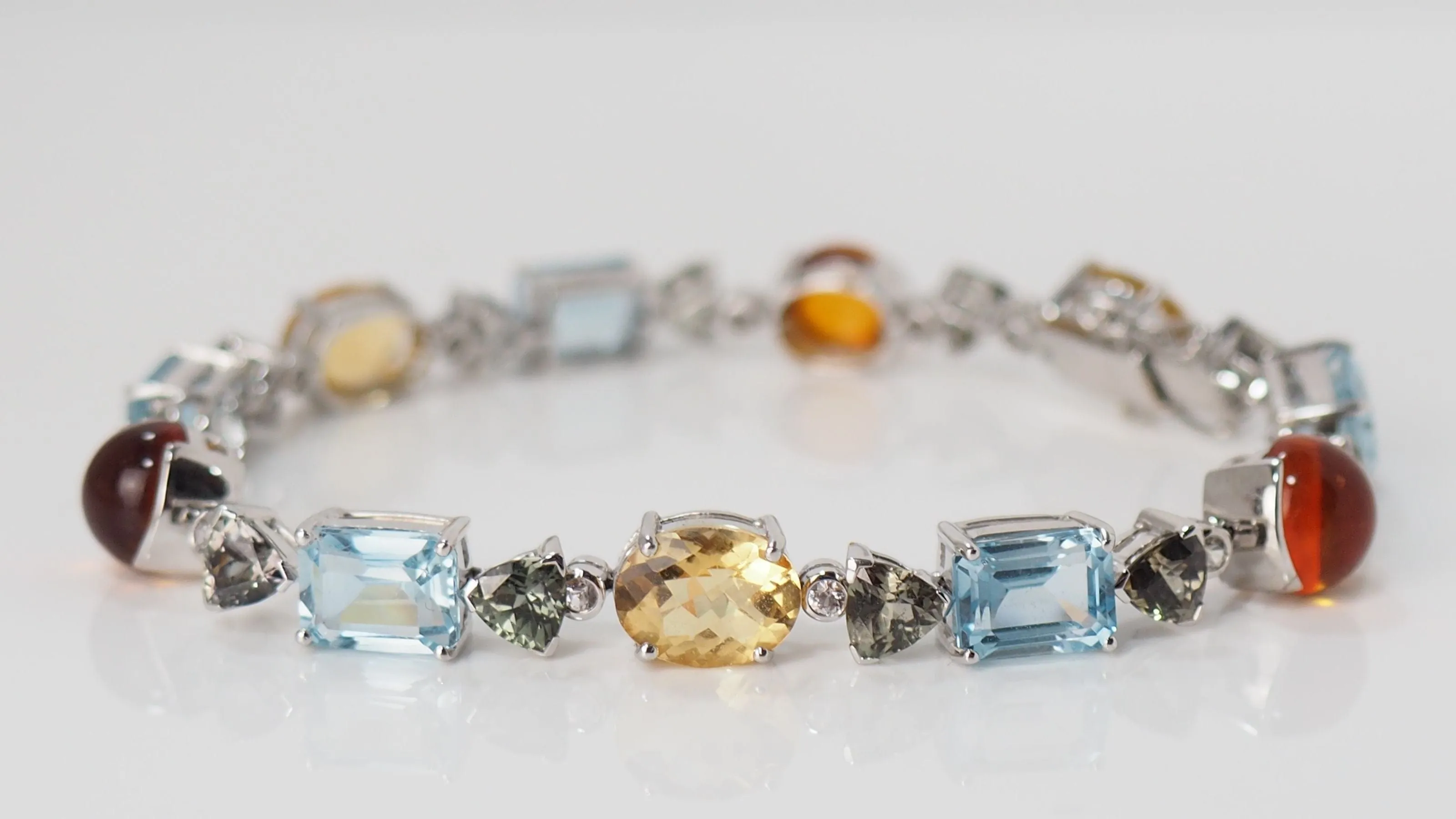 Bracelet en or blanc et pierres fines sold by 58 Facettes product image thumbnail 4