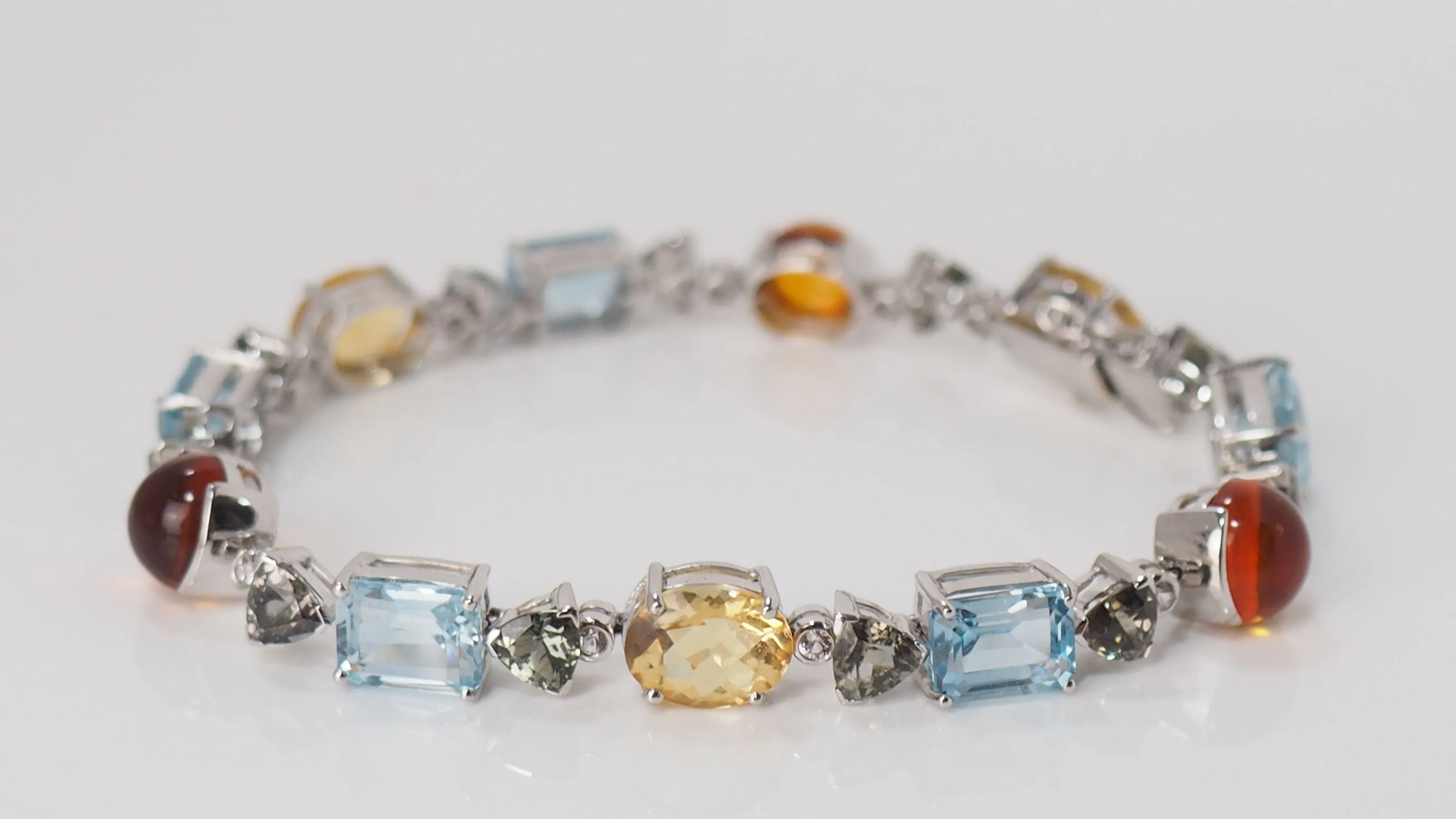 Bracelet en or blanc et pierres fines sold by 58 Facettes product image thumbnail 5