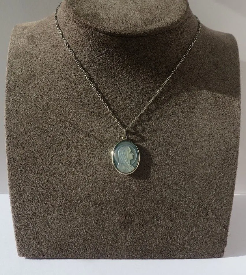 Médaille pendentif Vierge nacre or blanc signée Chauvin sold by 58 Facettes product image thumbnail 2