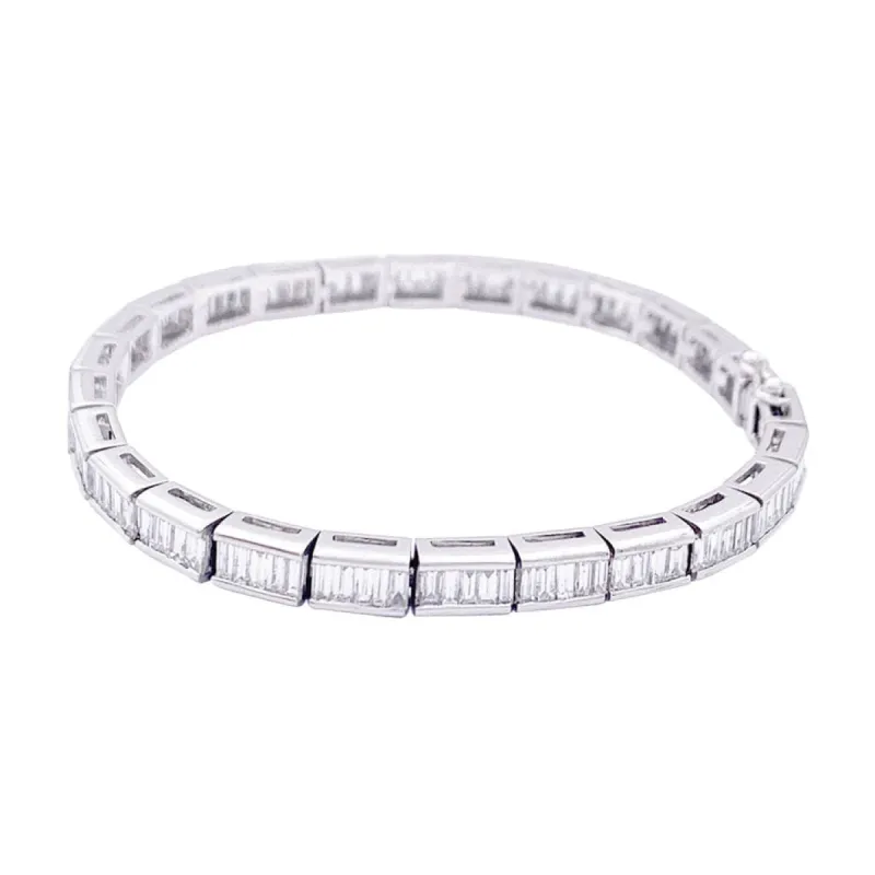Bracelet ligne, or blanc et diamants taille baguette. sold by 58 Facettes