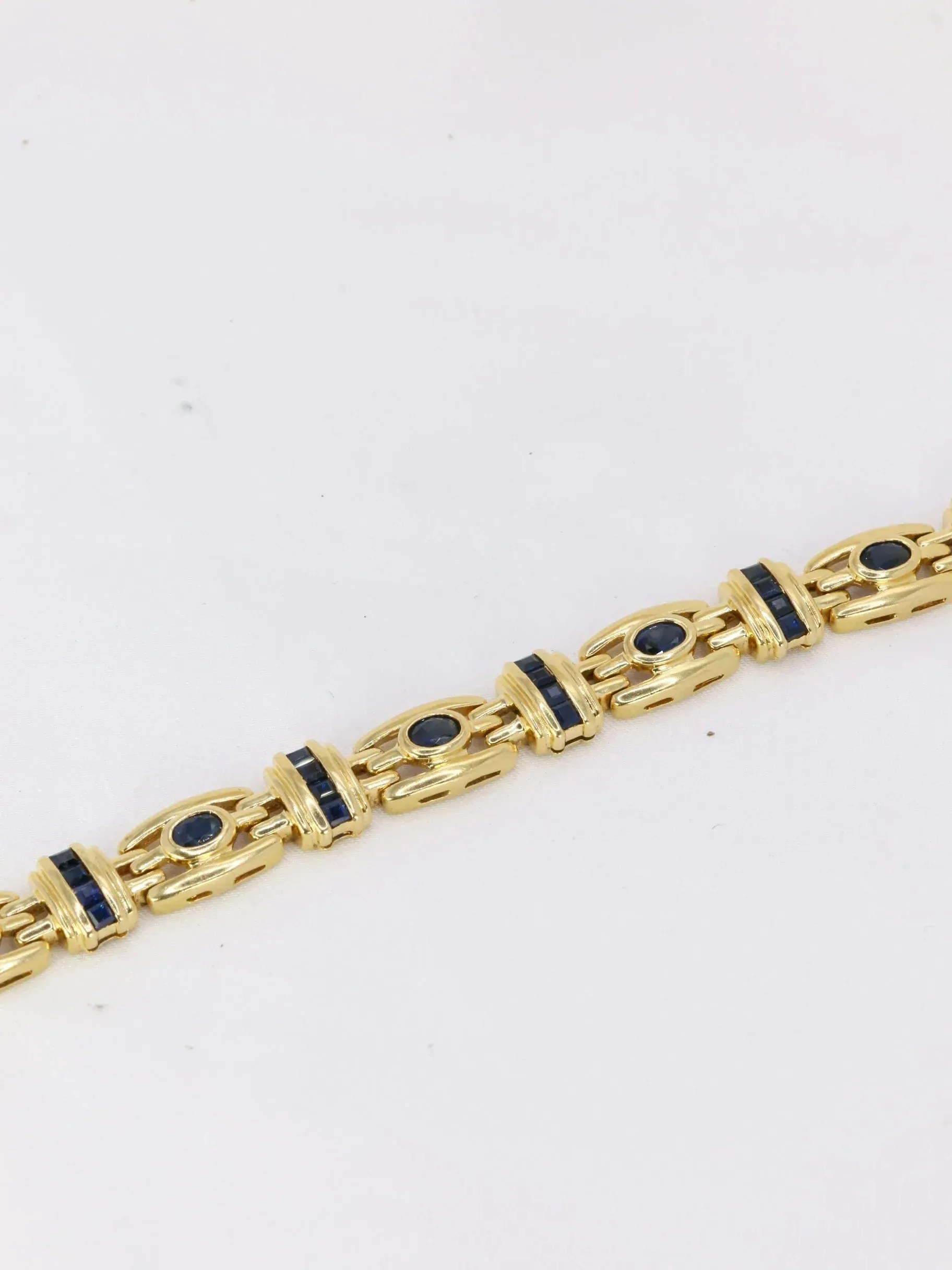 Bracelet en or et saphirs ovales et calibrés sold by 58 Facettes product image thumbnail 3