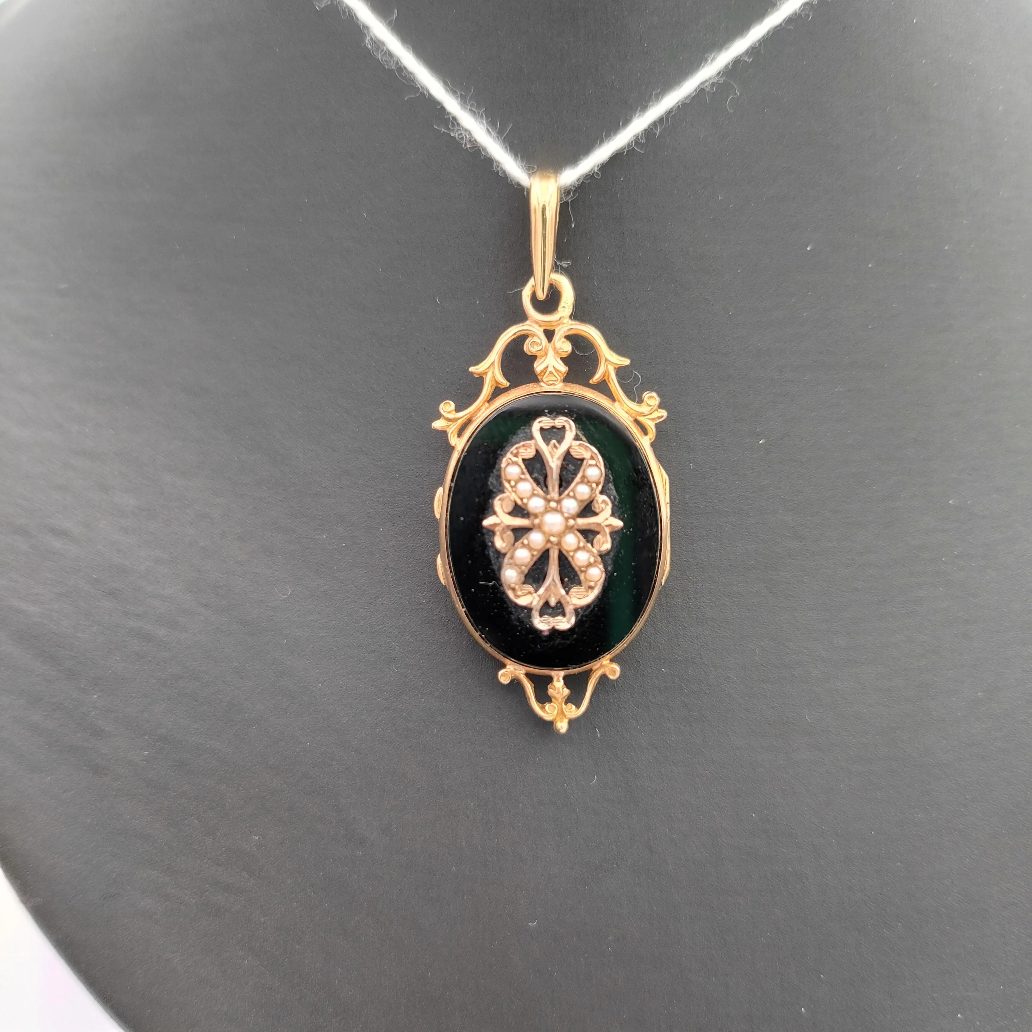 Pendentif Napoleon III en or 18K onyx et perles sold by 58 Facettes product image thumbnail 2