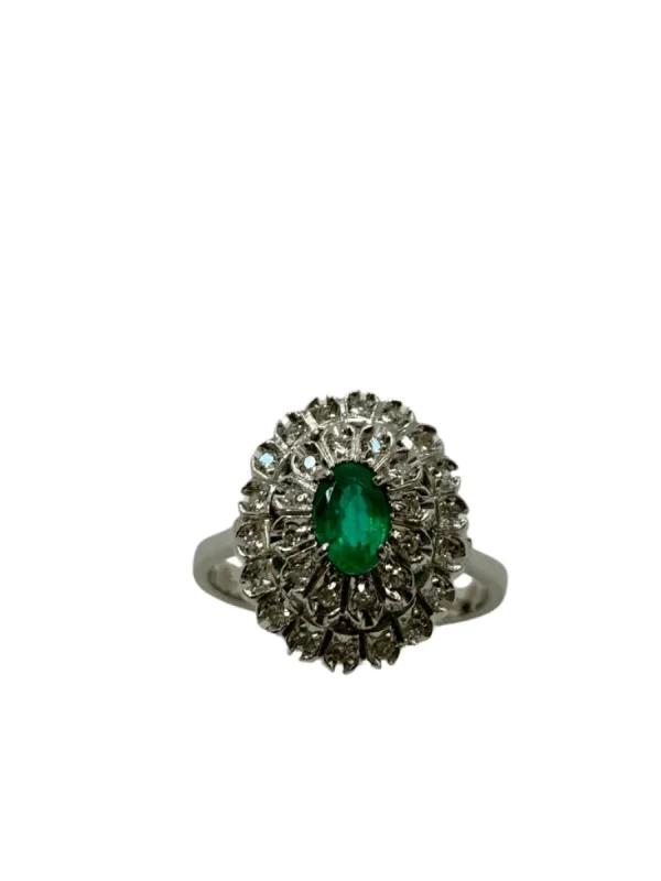 Bague vintage avec émeraude et diamants sold by 58 Facettes
