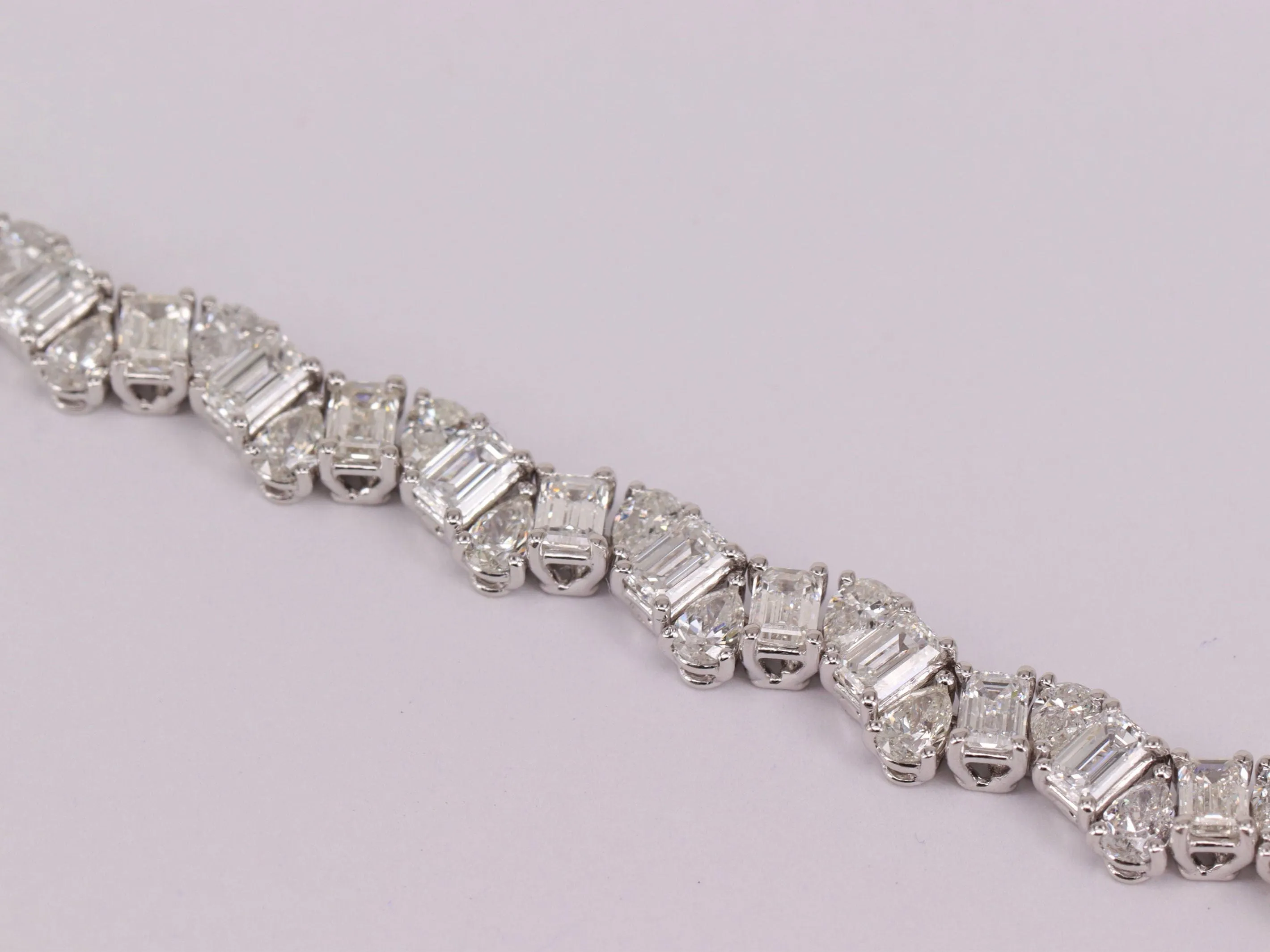 Bracelet Vague Diamants tailles émeraude et poire sold by 58 Facettes product image thumbnail 2