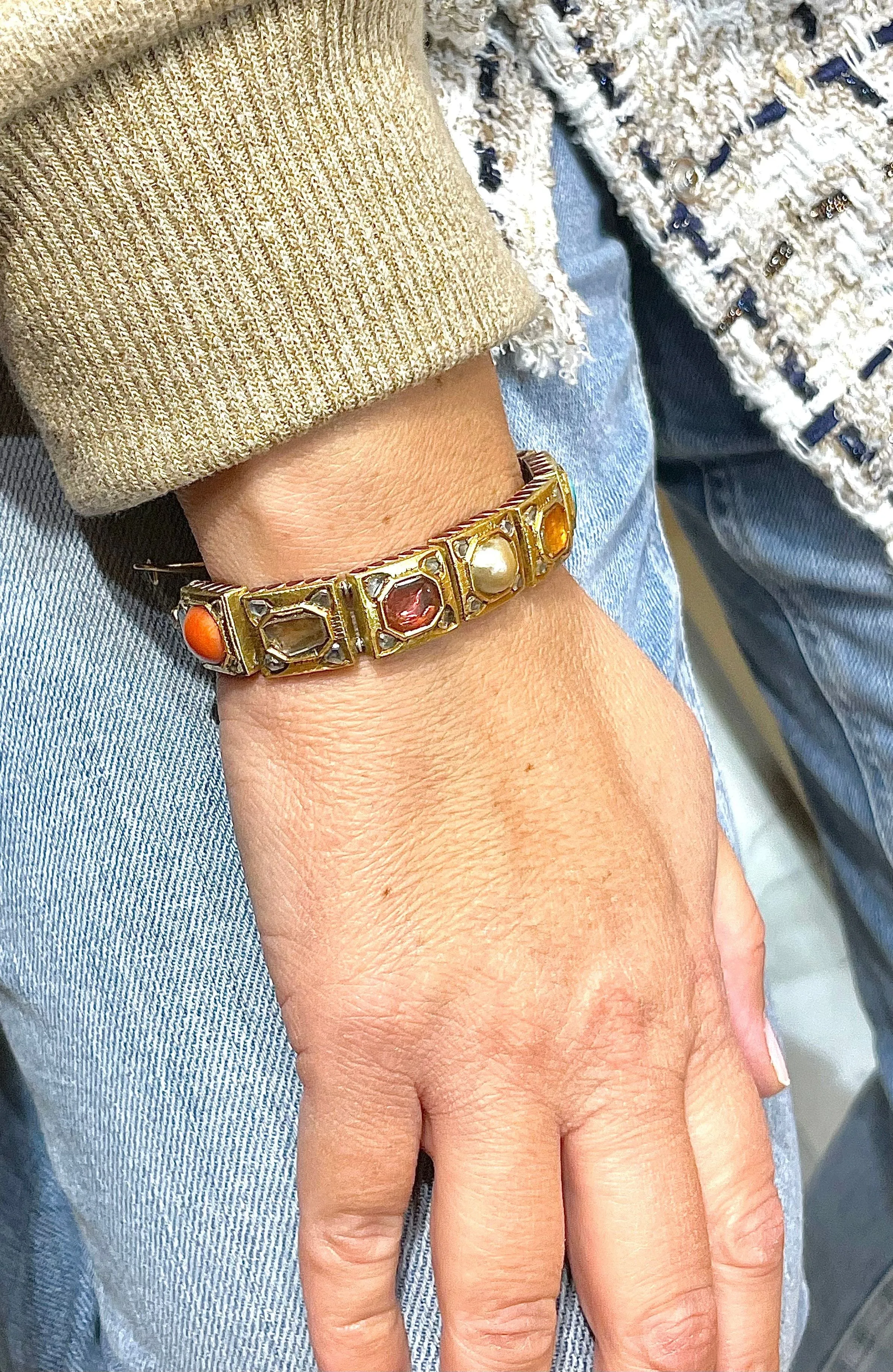 Bracelet ancien or 18 carats multi-pierre fines et diamants sold by 58 Facettes product image thumbnail 5