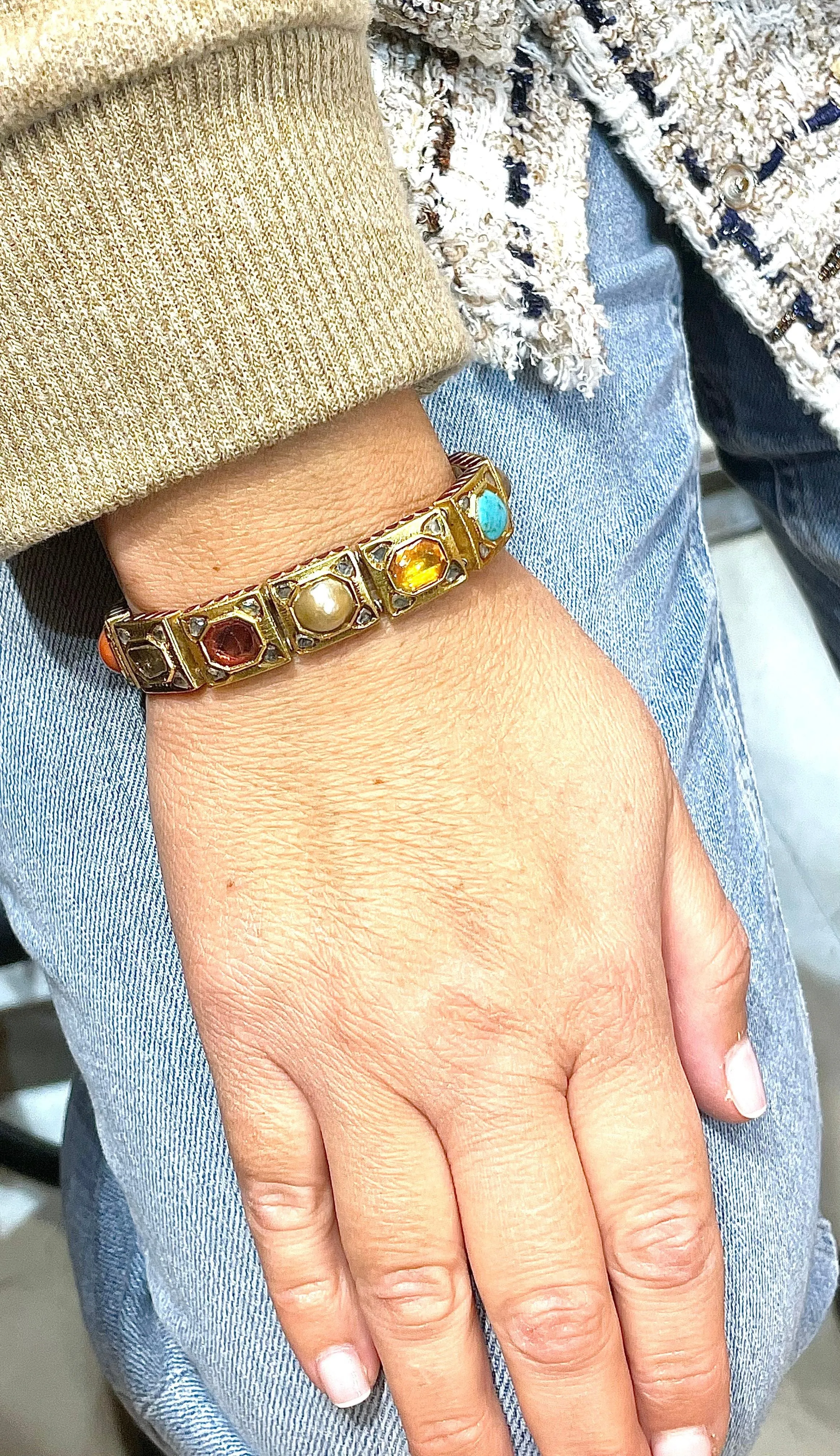 Bracelet ancien or 18 carats multi-pierre fines et diamants sold by 58 Facettes product image thumbnail 4