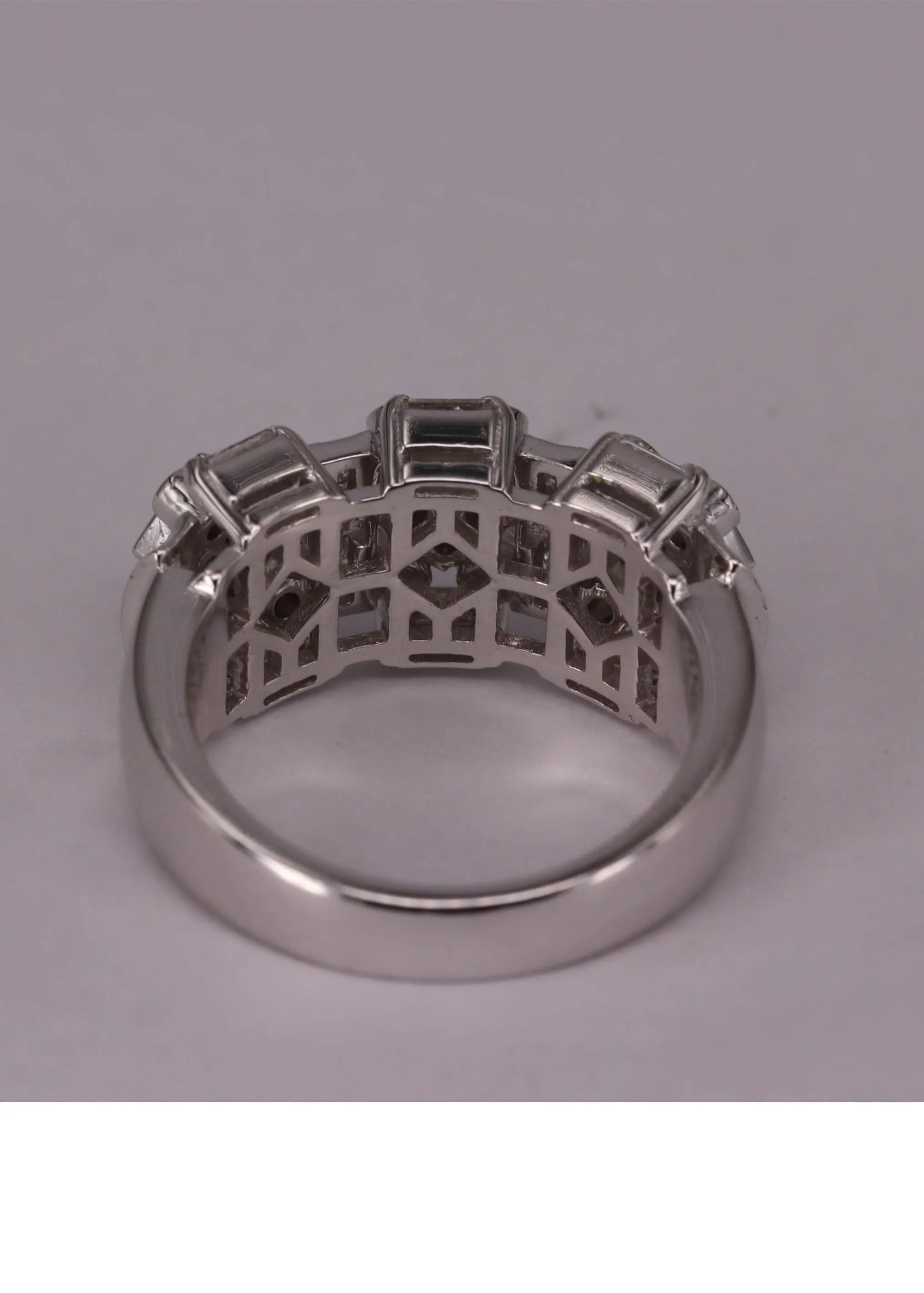 Bague Art Déco Or blanc et Diamants sold by 58 Facettes product image thumbnail 5