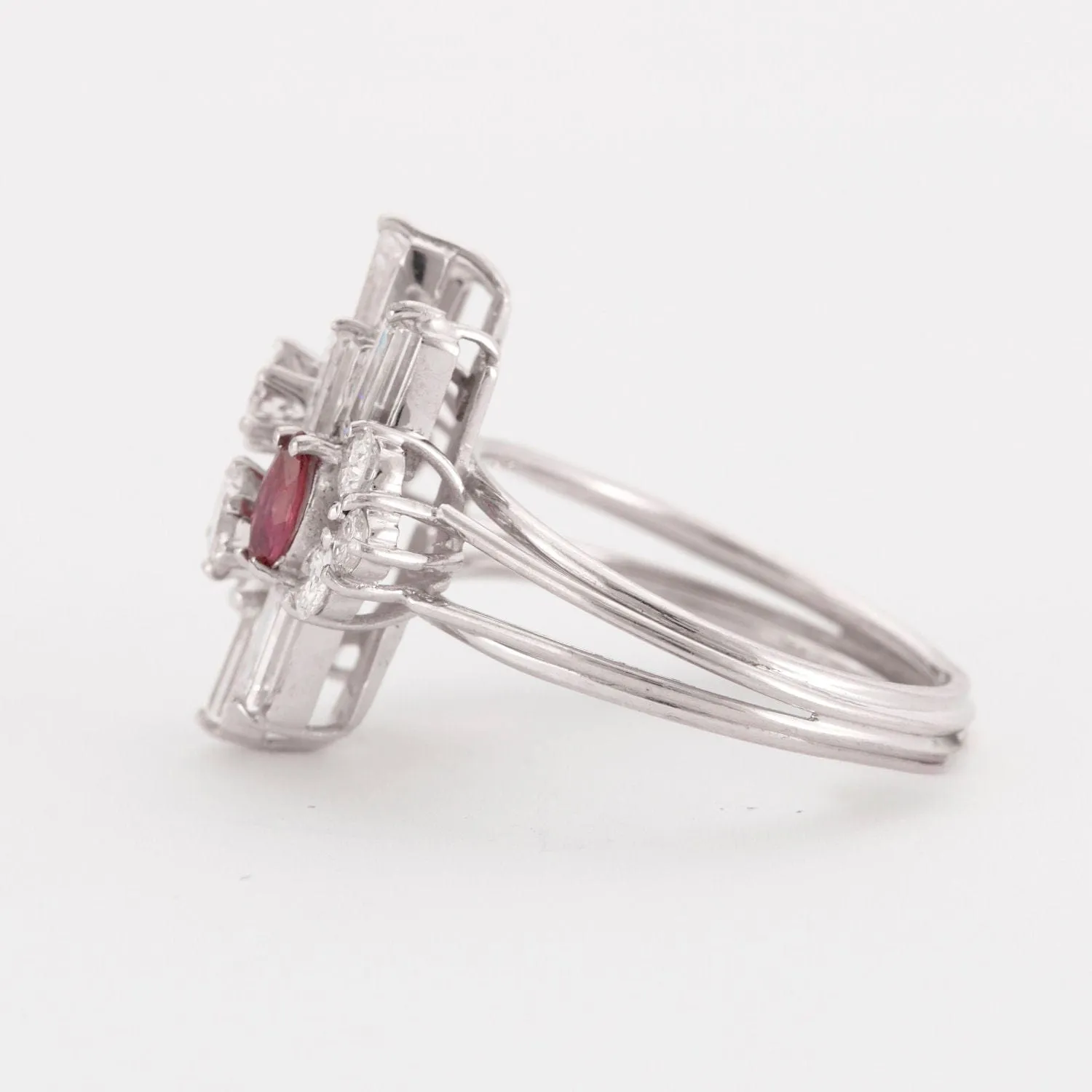 Bague Diamants taille baguette Rubis sold by 58 Facettes product image thumbnail 4
