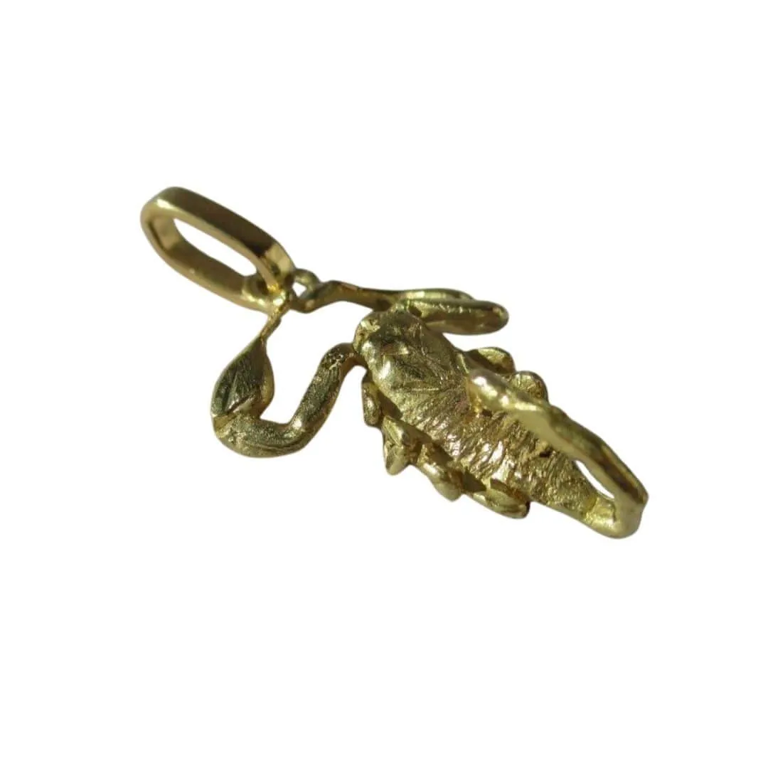 Pendentif Scorpion or sculpté zodiaque sold by 58 Facettes