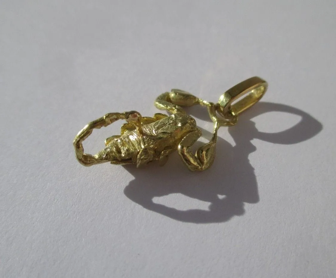 Pendentif Scorpion or sculpté zodiaque sold by 58 Facettes product image thumbnail 5