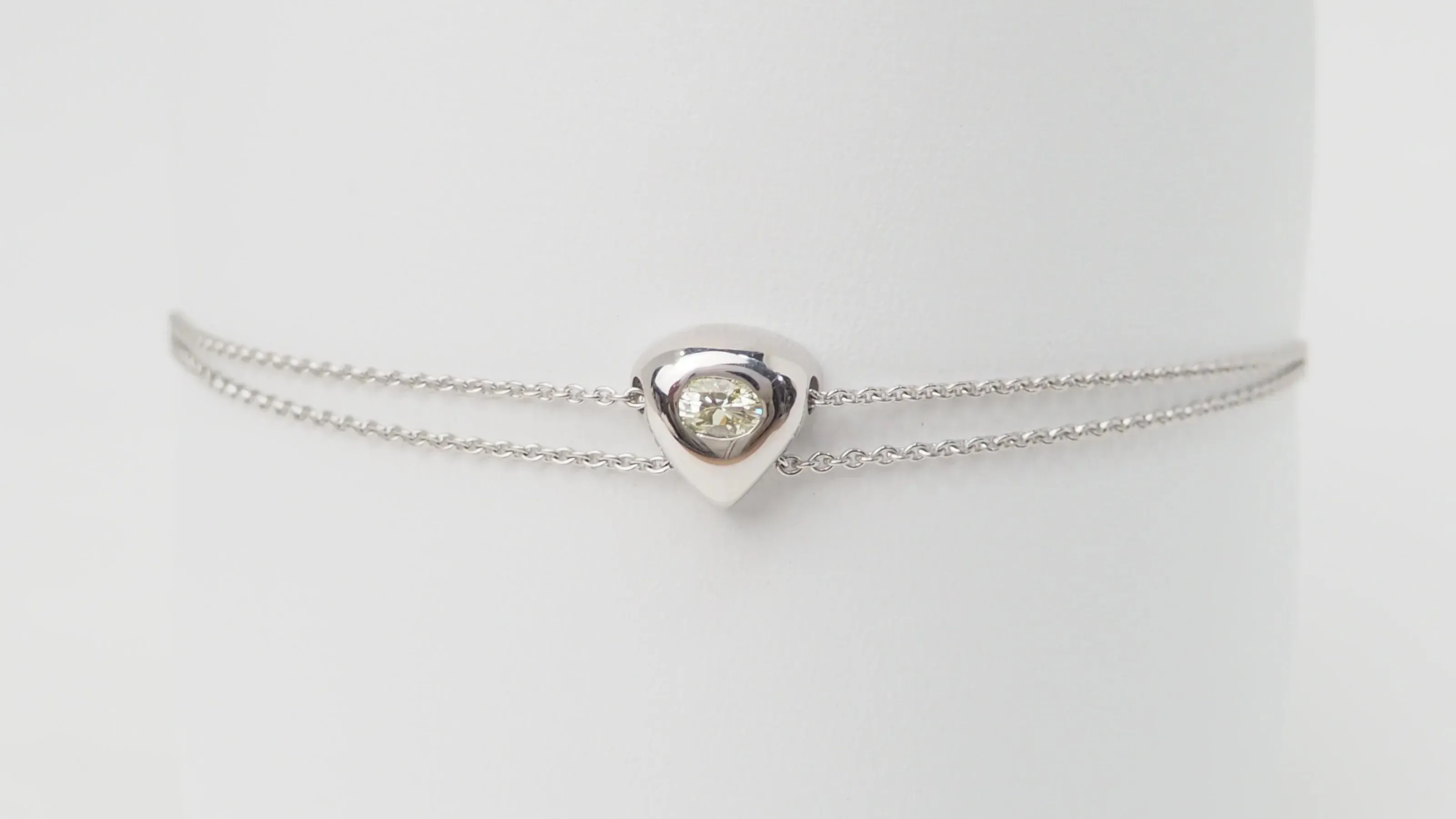 Bracelet coeur en or blanc et diamants sold by 58 Facettes product image thumbnail 2