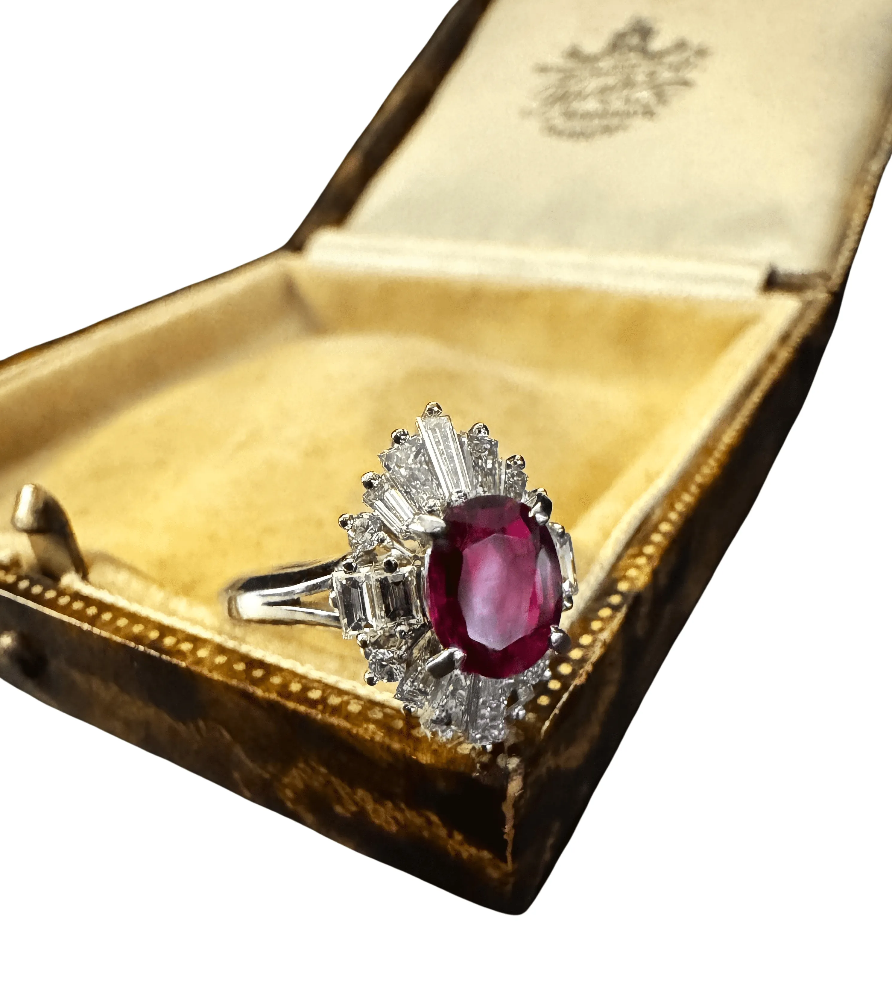 Bague avec Rubis et Diamants sold by 58 Facettes