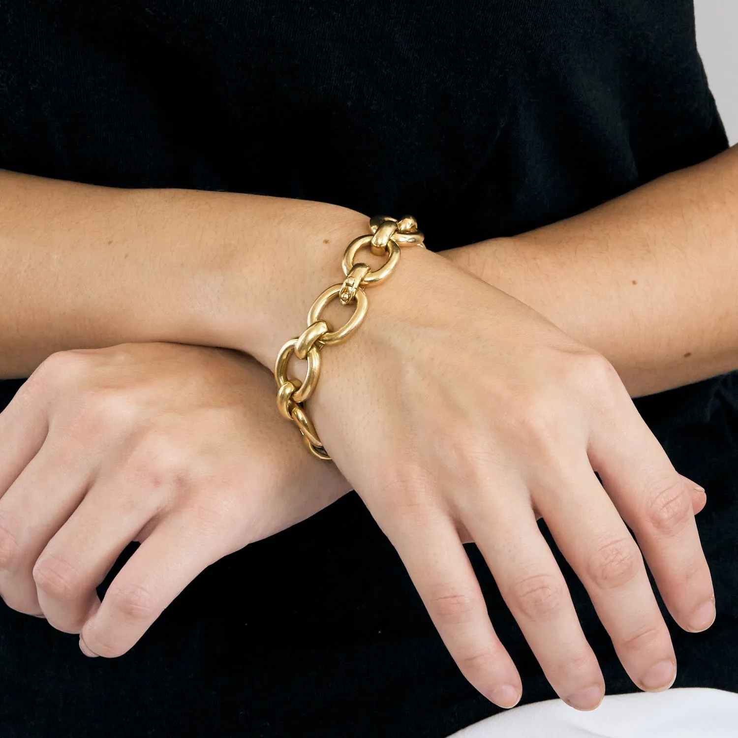 CARTIER - Bracelet baignoire en or jaune sold by 58 Facettes product image thumbnail 2