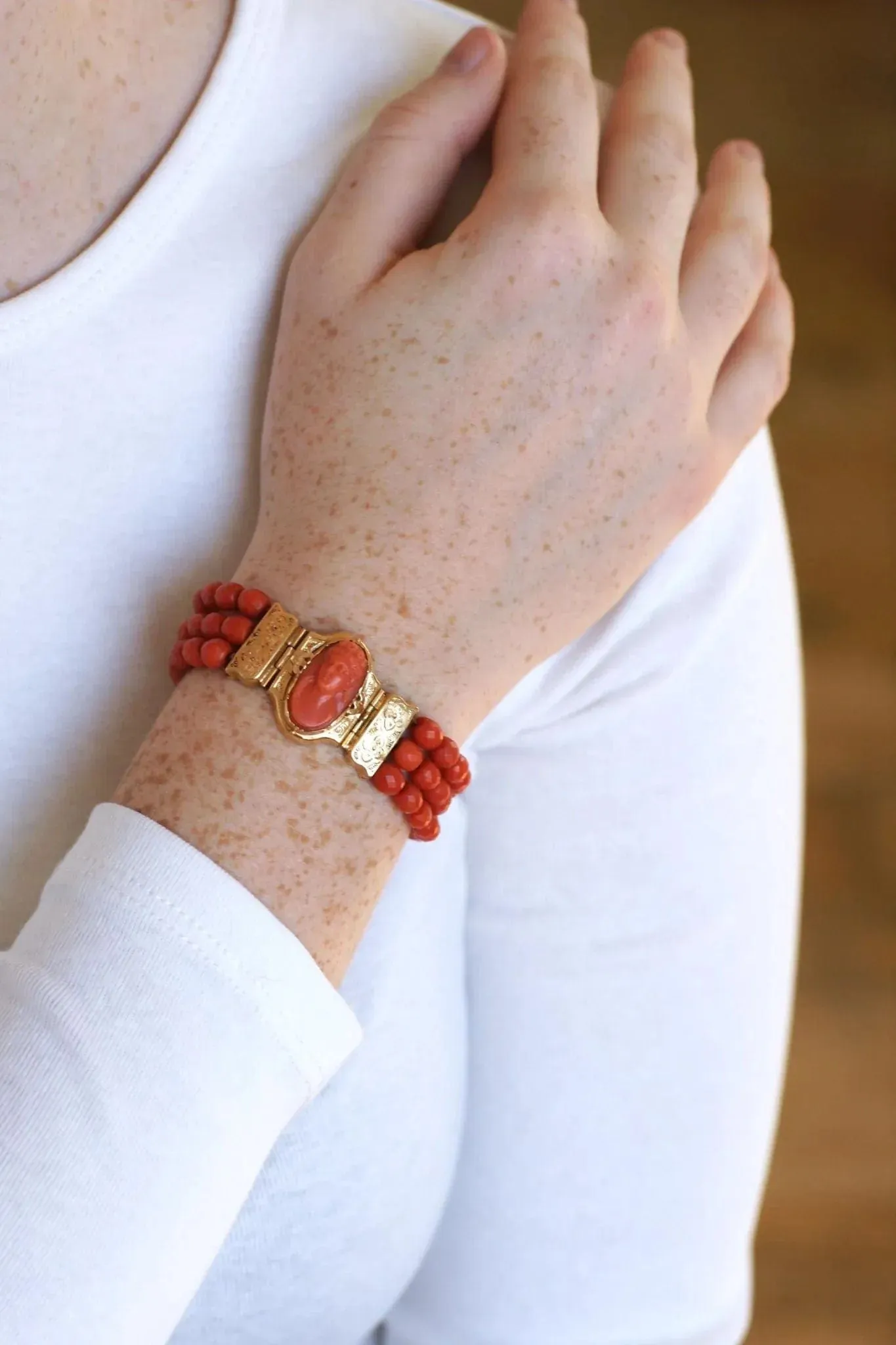 Bracelet ancien or jaune, corail, camée sold by 58 Facettes product image thumbnail 5