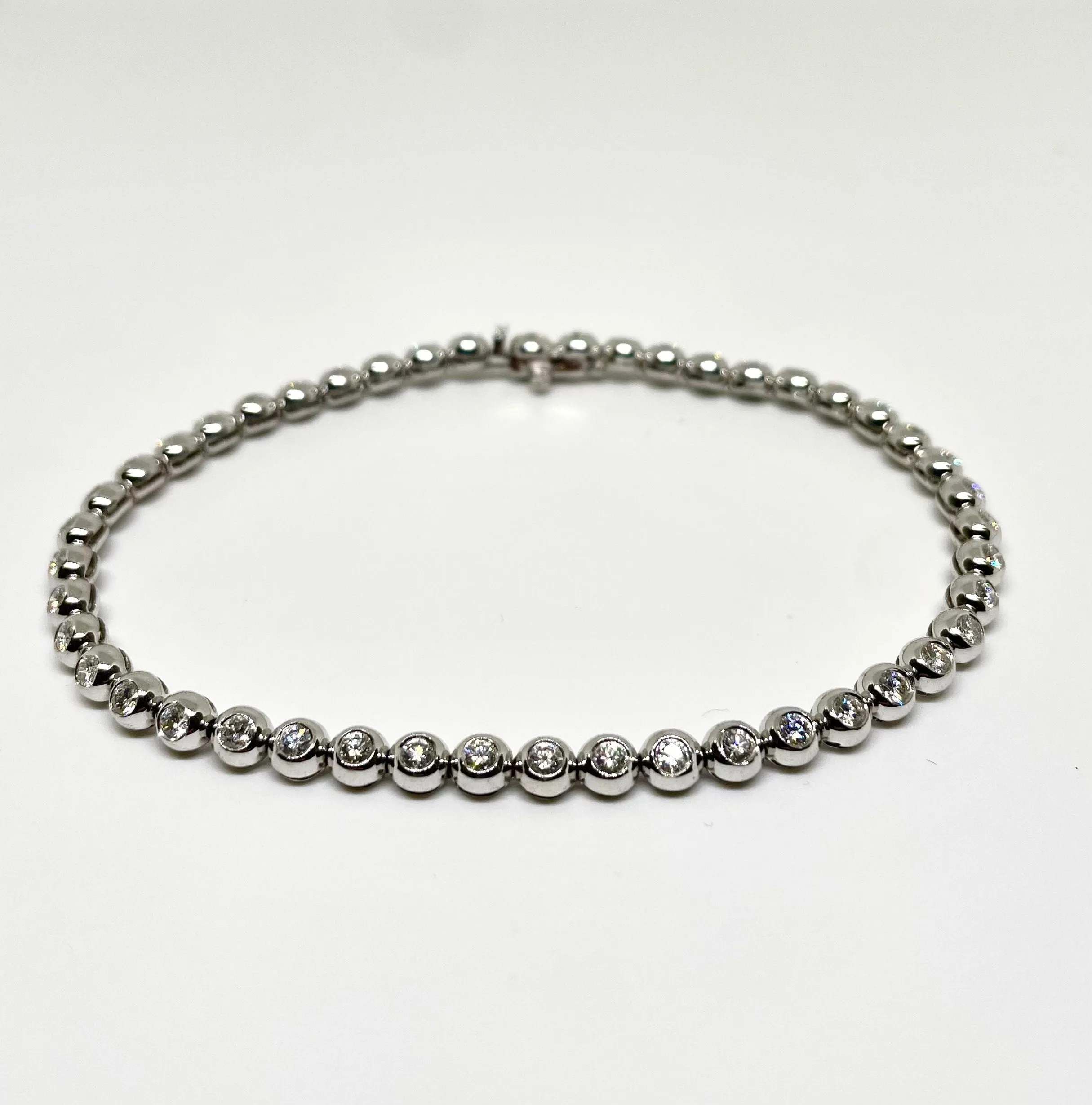 Bracelet tennis rivière or blanc 1,84 cts sold by 58 Facettes product image thumbnail 4
