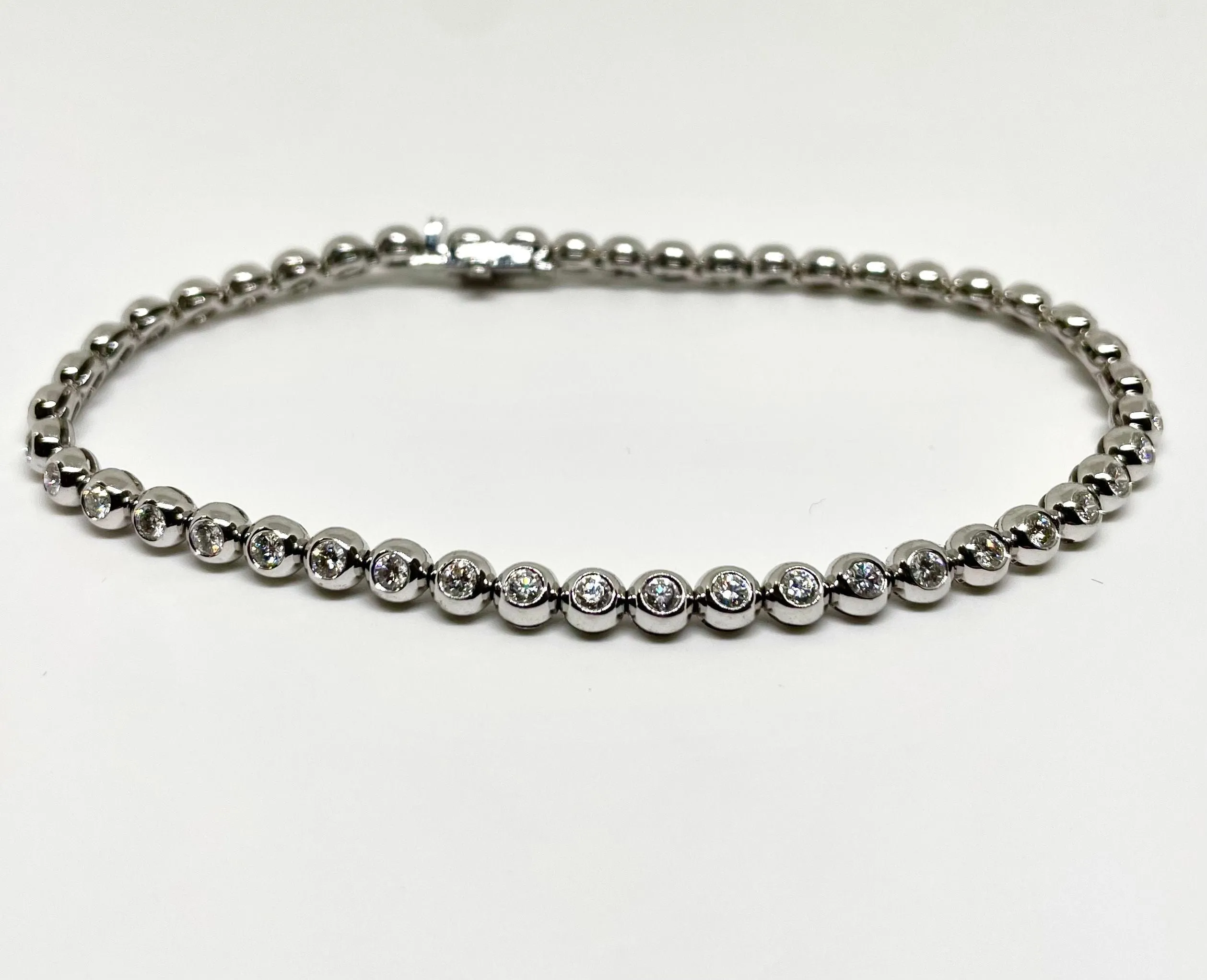 Bracelet tennis rivière or blanc 1,84 cts sold by 58 Facettes product image thumbnail 2