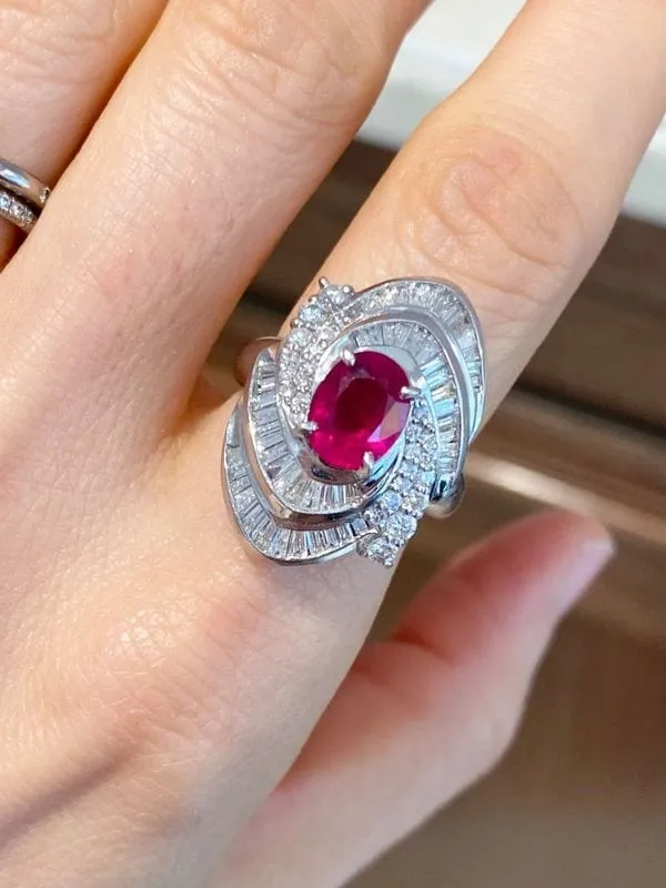 Importante bague en platine rubis et diamants sold by 58 Facettes product image thumbnail 2