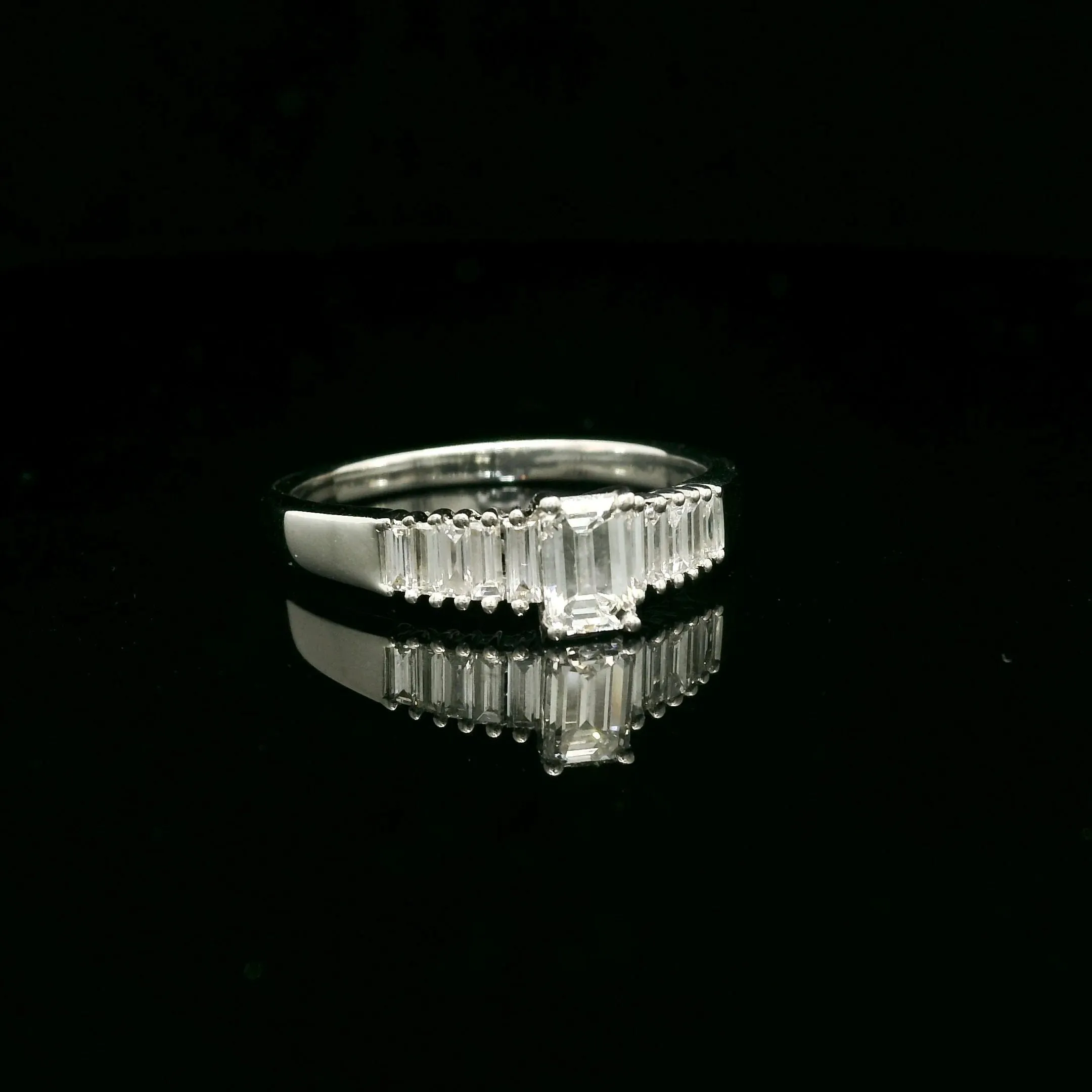 Bague avec diamants baguette sold by 58 Facettes product image thumbnail 3