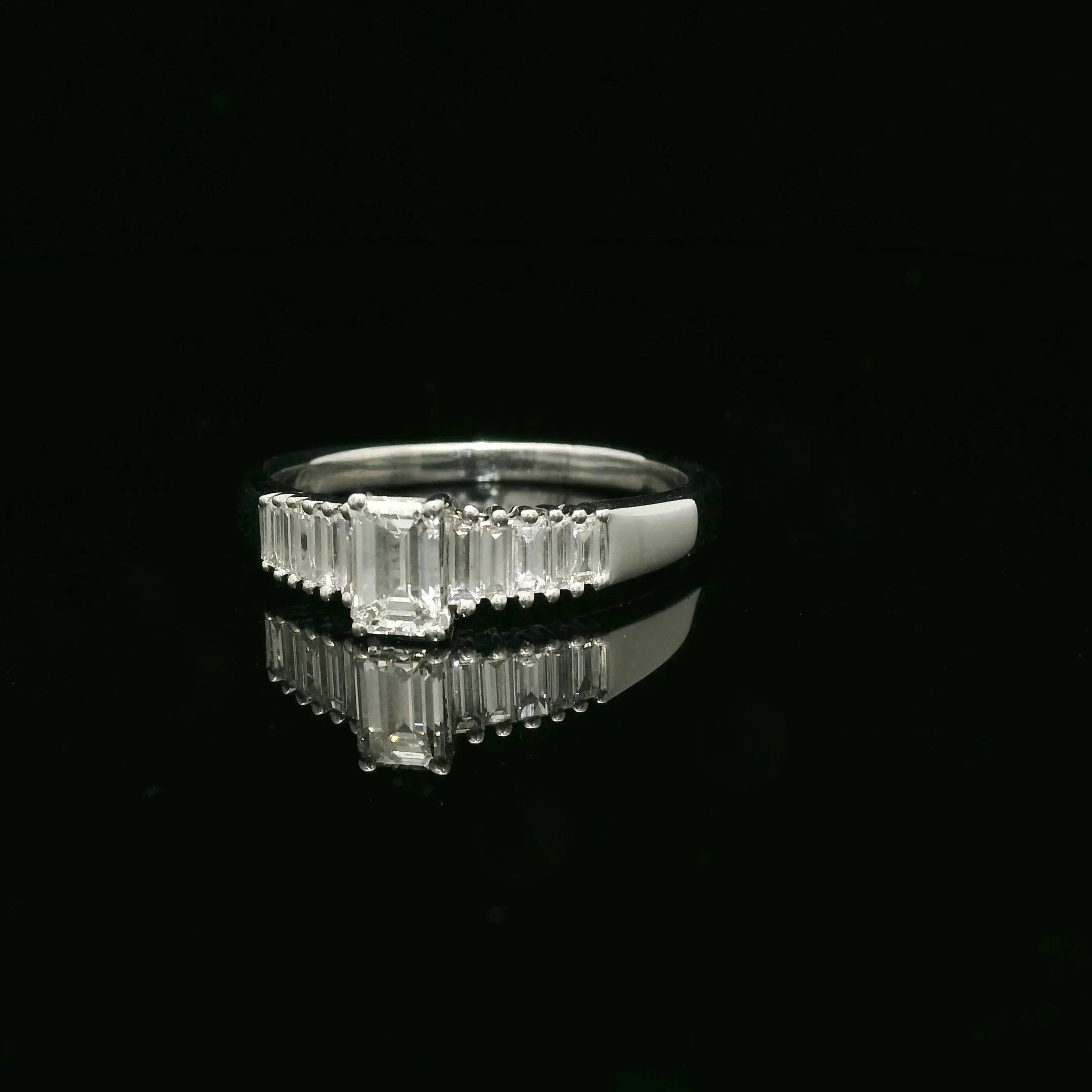 Bague avec diamants baguette sold by 58 Facettes product image thumbnail 4