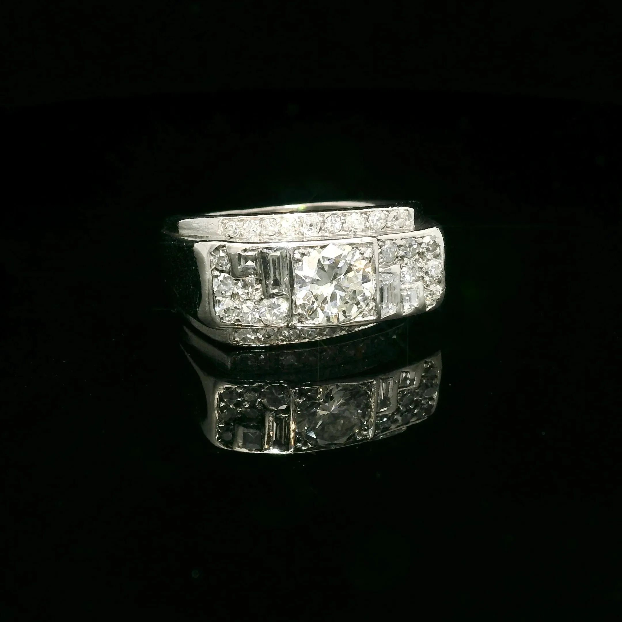 Bague en platine et diamants vers 1940 sold by 58 Facettes product image thumbnail 4