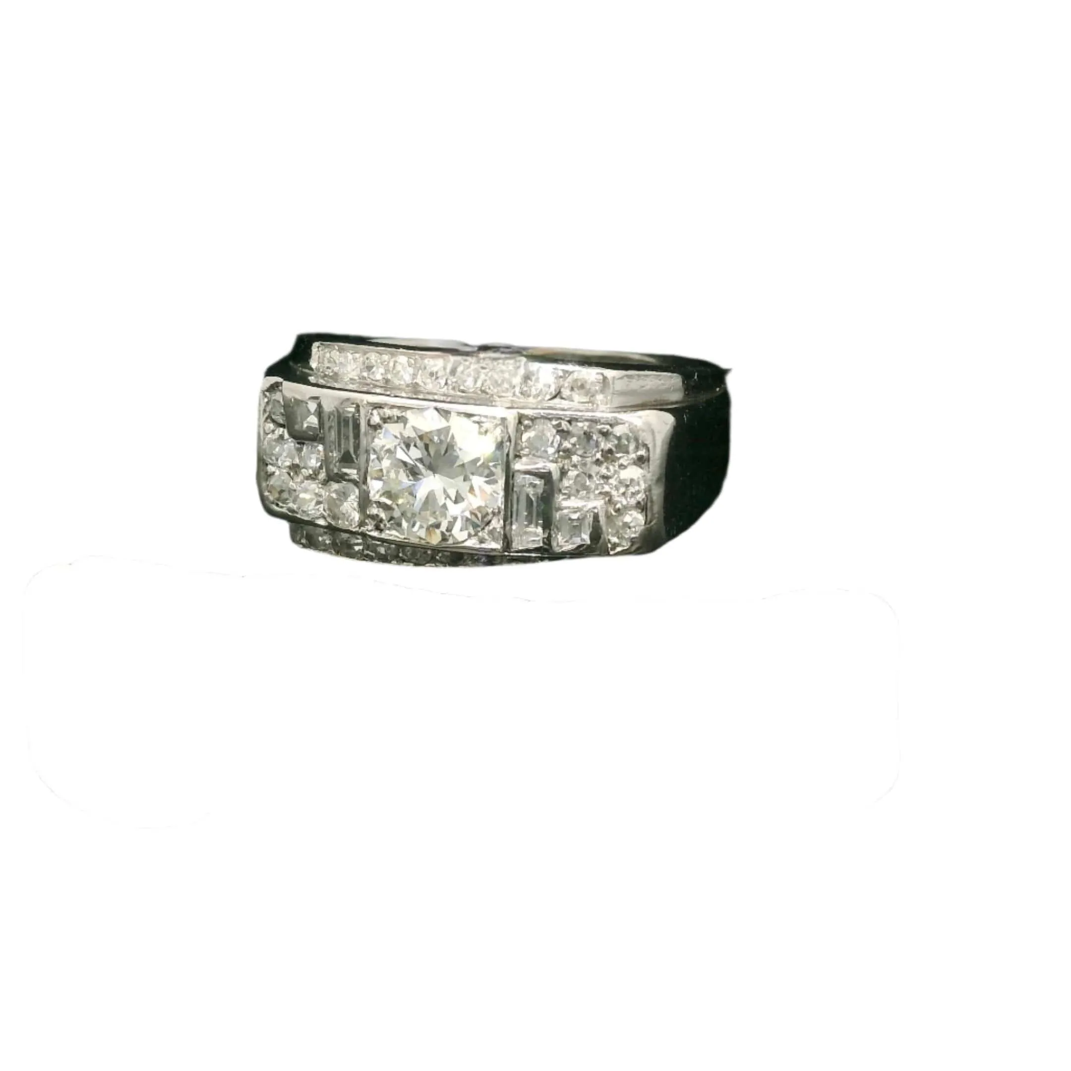 Bague en platine et diamants vers 1940 sold by 58 Facettes