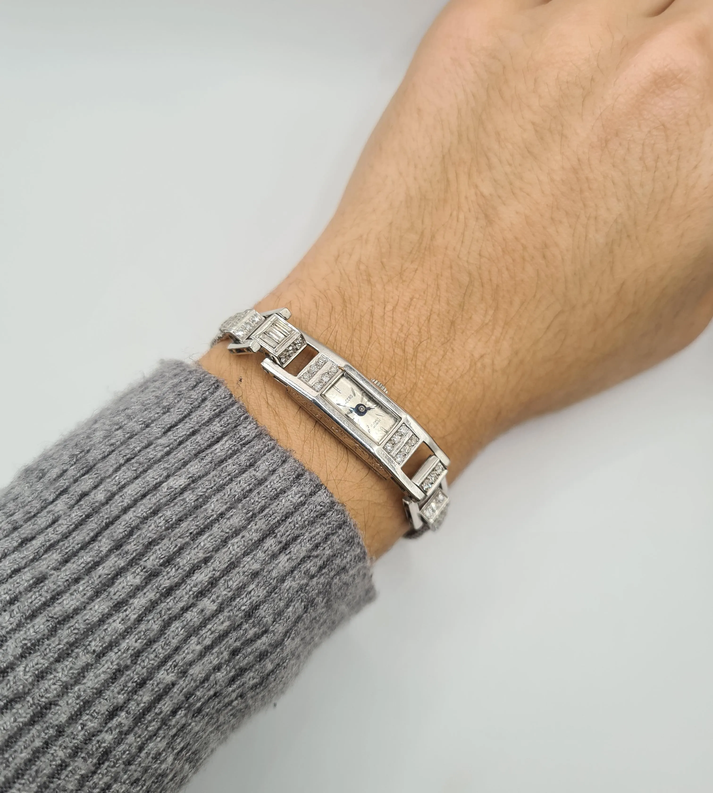 Montre en platine sertie de diamants anciens et diamants baguettes sold by 58 Facettes product image thumbnail 2