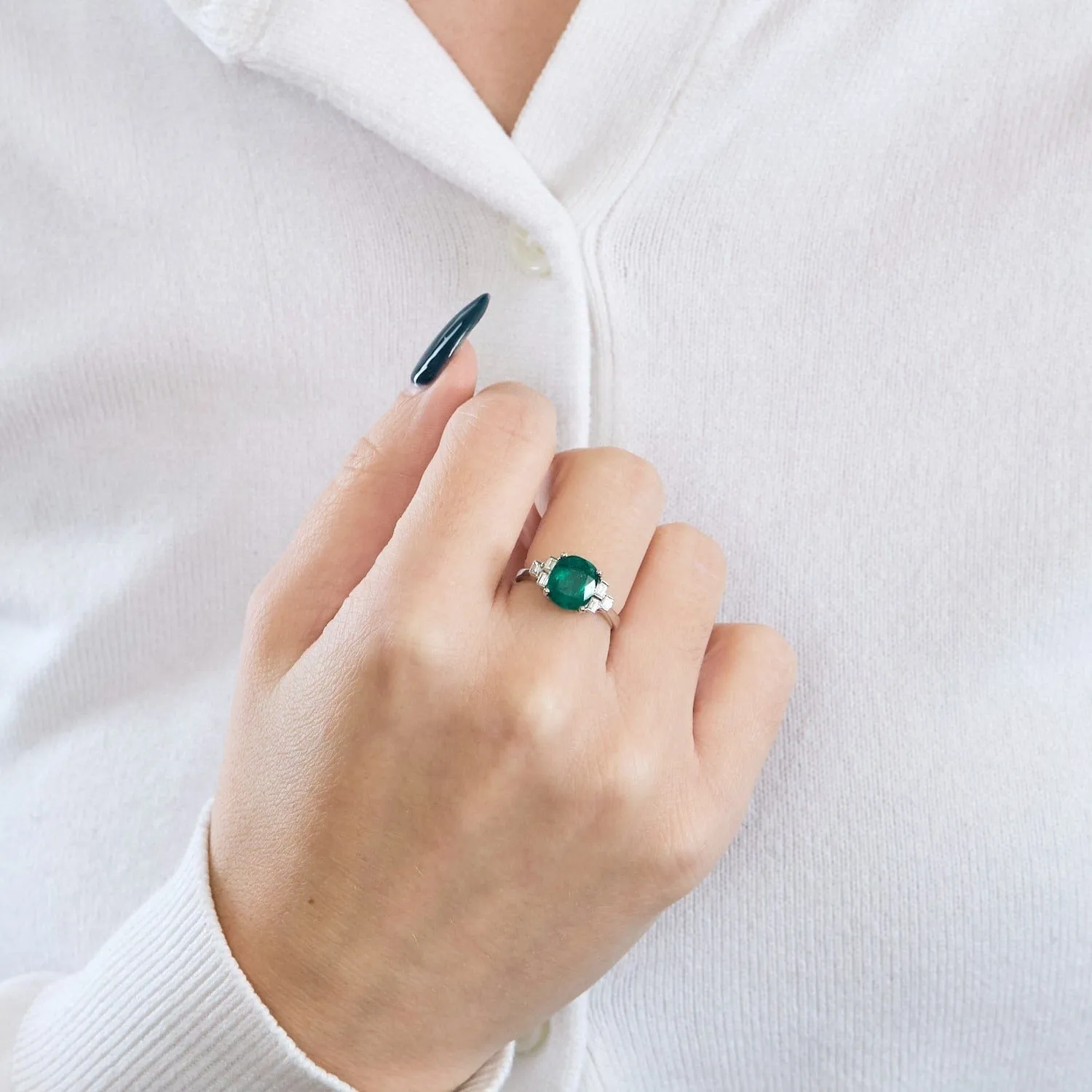 Bague Pompadour, or blanc et émeraude Colombienne sold by 58 Facettes product image thumbnail 2