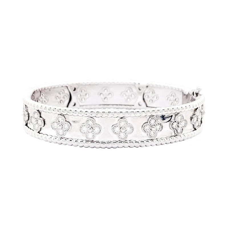 Bracelet Van Cleef & Arpels "Perlée" or blanc, diamants. sold by 58 Facettes