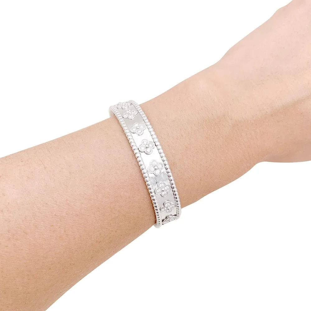 Bracelet Van Cleef & Arpels "Perlée" or blanc, diamants. sold by 58 Facettes product image thumbnail 5