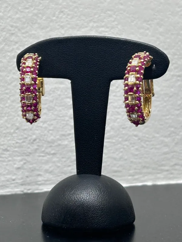 Clips d'oreilles en or jaune diamants et rubis sold by 58 Facettes