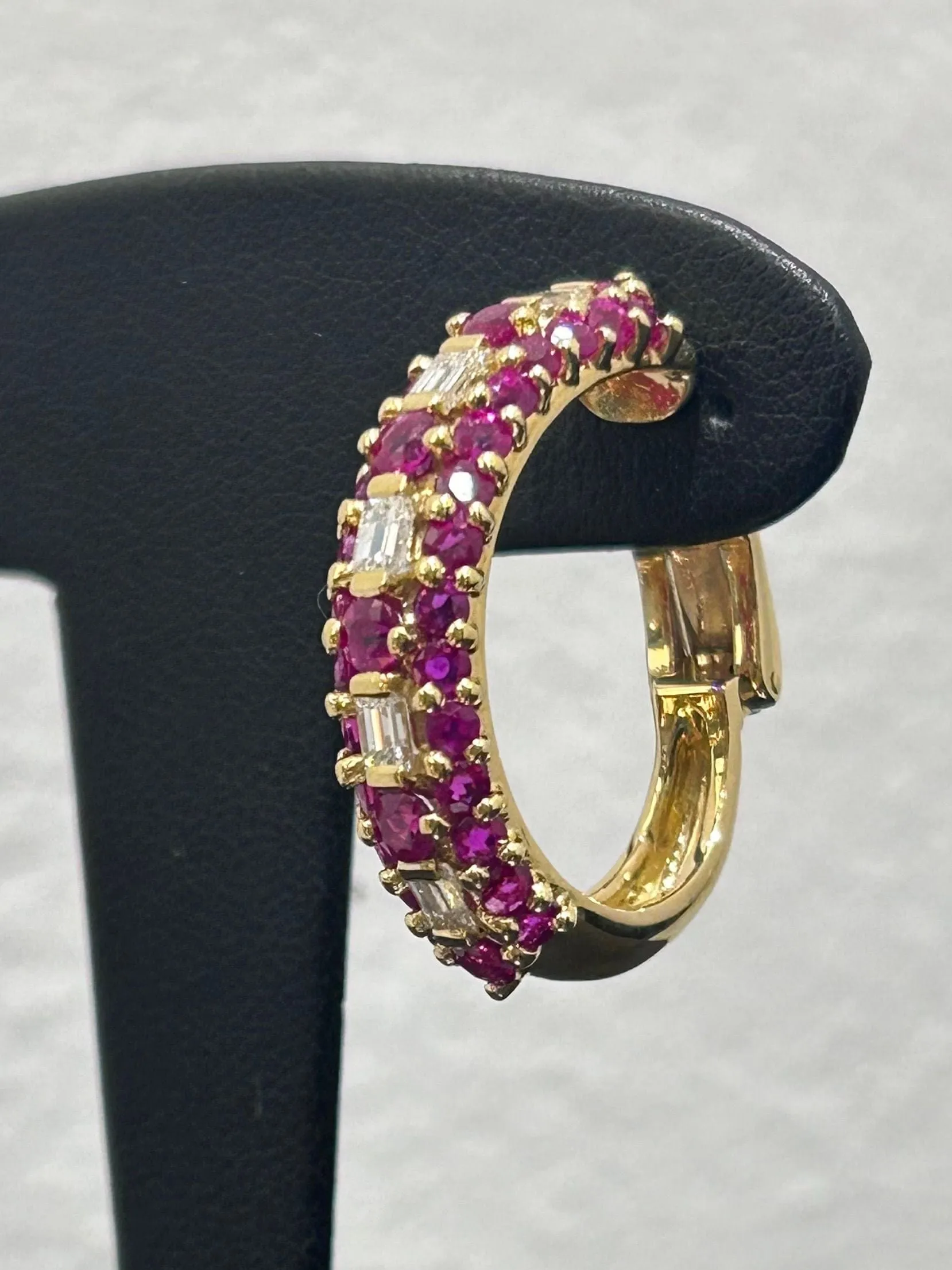 Clips d'oreilles en or jaune diamants et rubis sold by 58 Facettes product image thumbnail 2