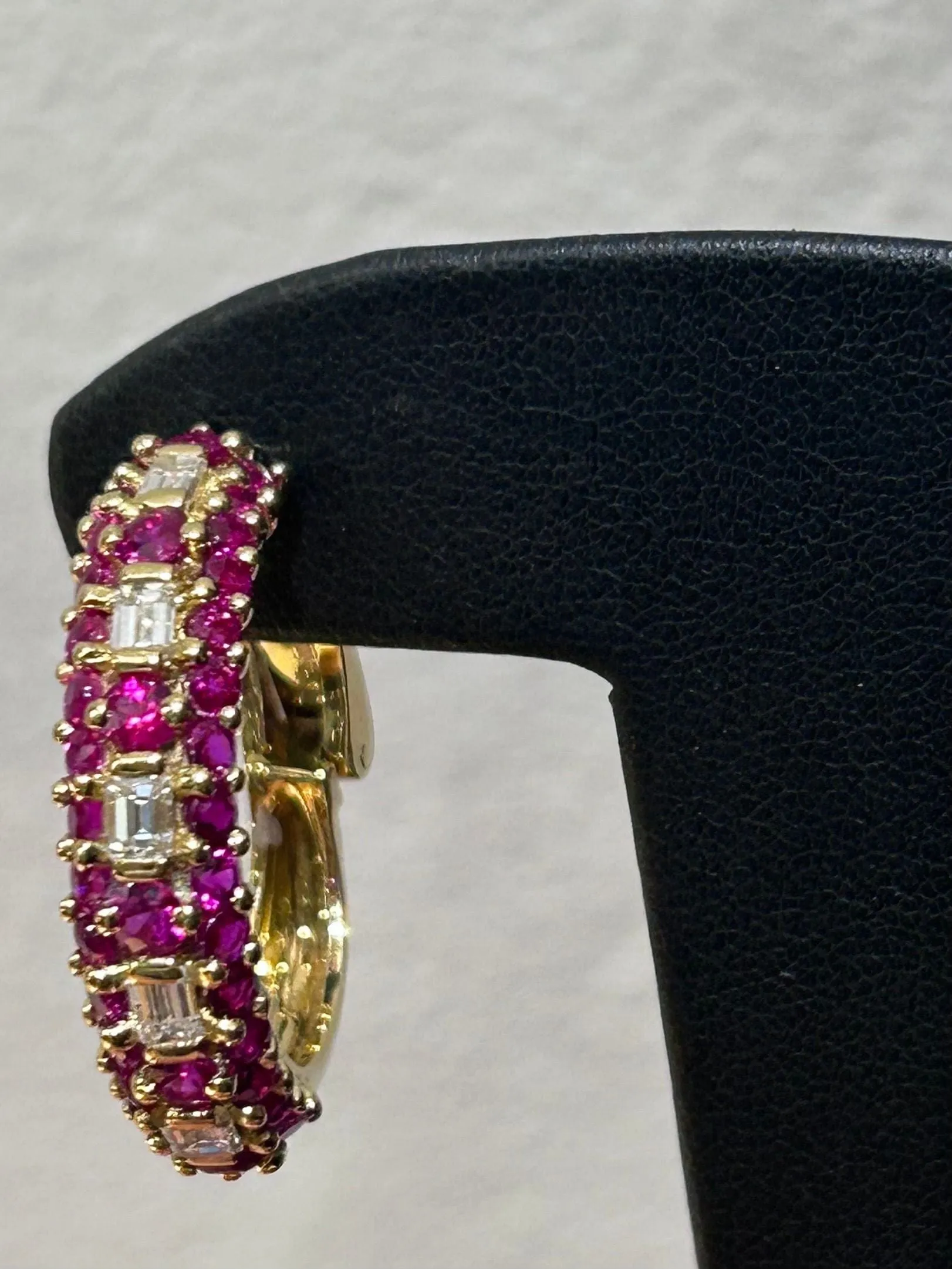 Clips d'oreilles en or jaune diamants et rubis sold by 58 Facettes product image thumbnail 3