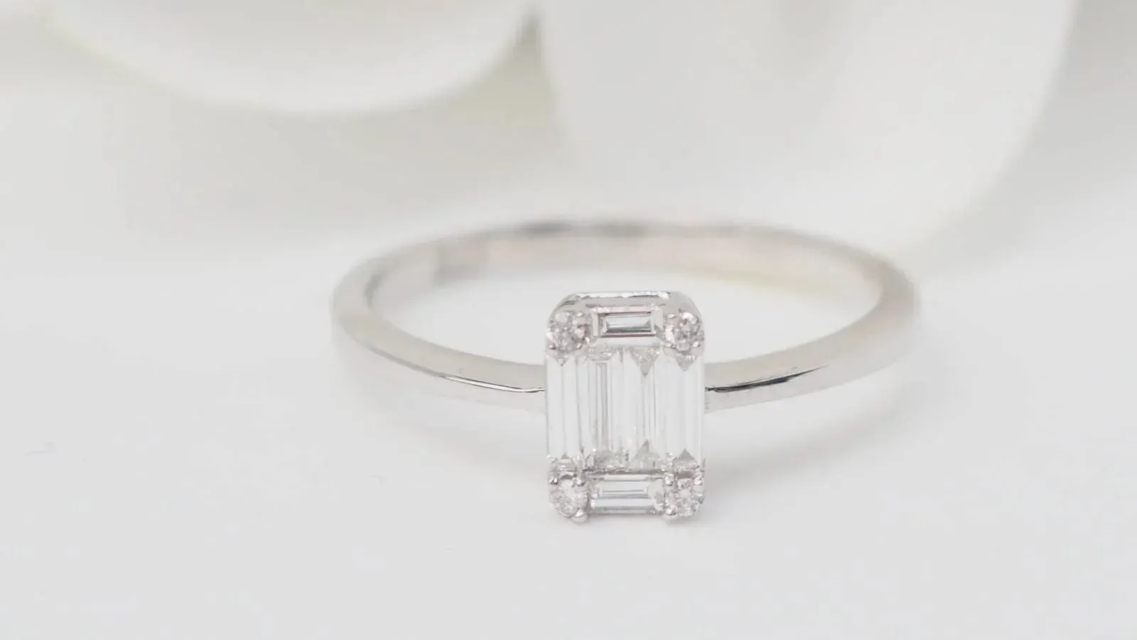 Bague en or blanc et diamants baguettes sold by 58 Facettes product image thumbnail 2
