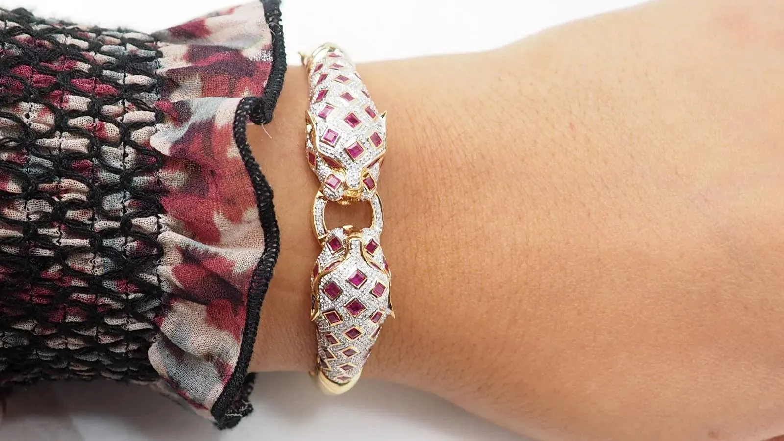 Bracelet Panthère en or jaune, rubis et diamants sold by 58 Facettes product image thumbnail 3