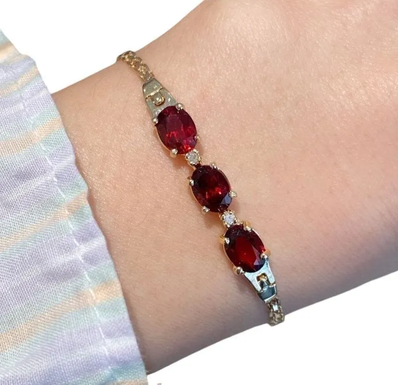 Bracelet en or jaune grenats et diamants sold by 58 Facettes product image thumbnail 2