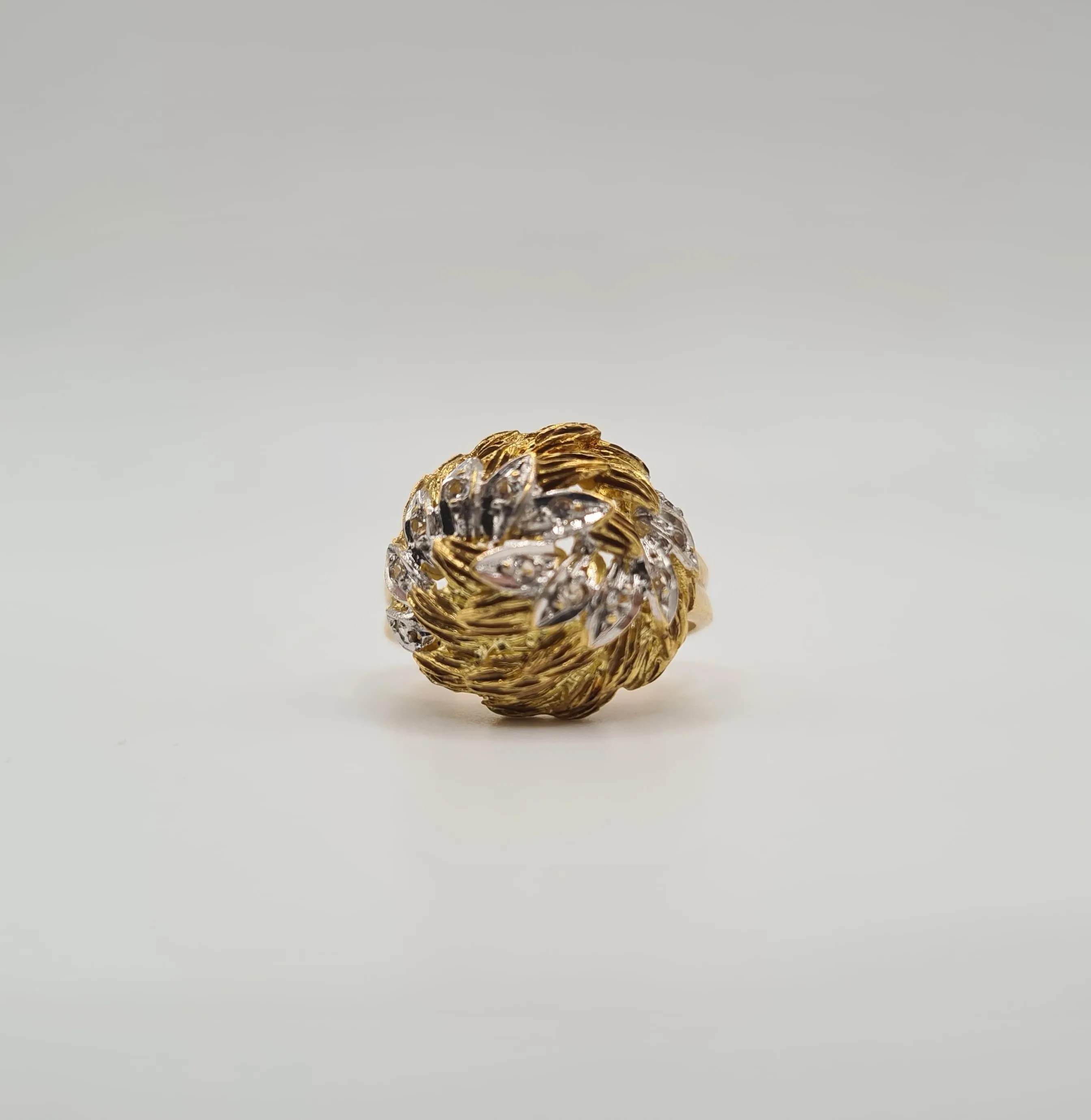 Bague or jaune sertie de diamants sold by 58 Facettes product image thumbnail 2